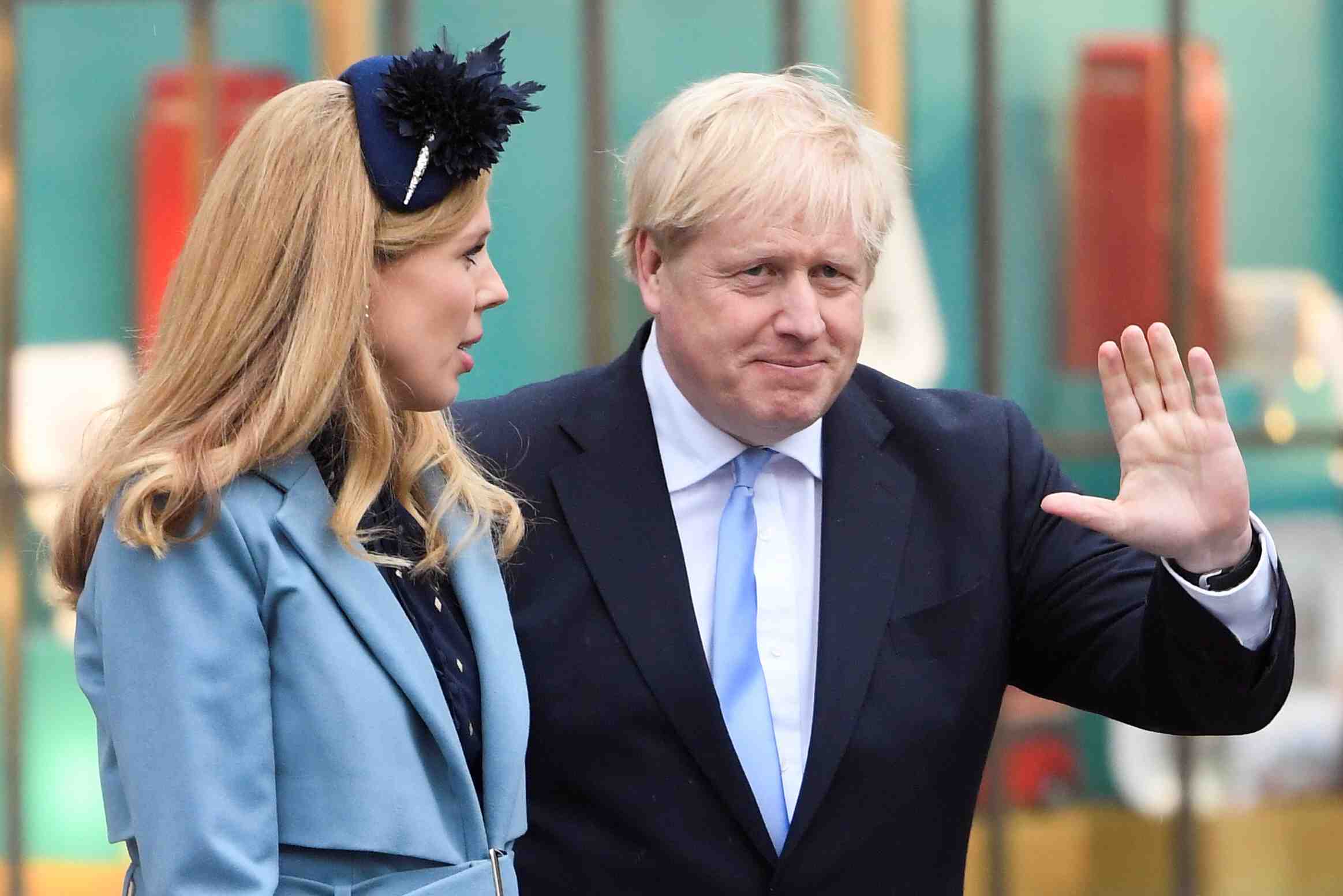 Boris johnson et sa compagne carrie symonds annoncent la naissance de leur enfant