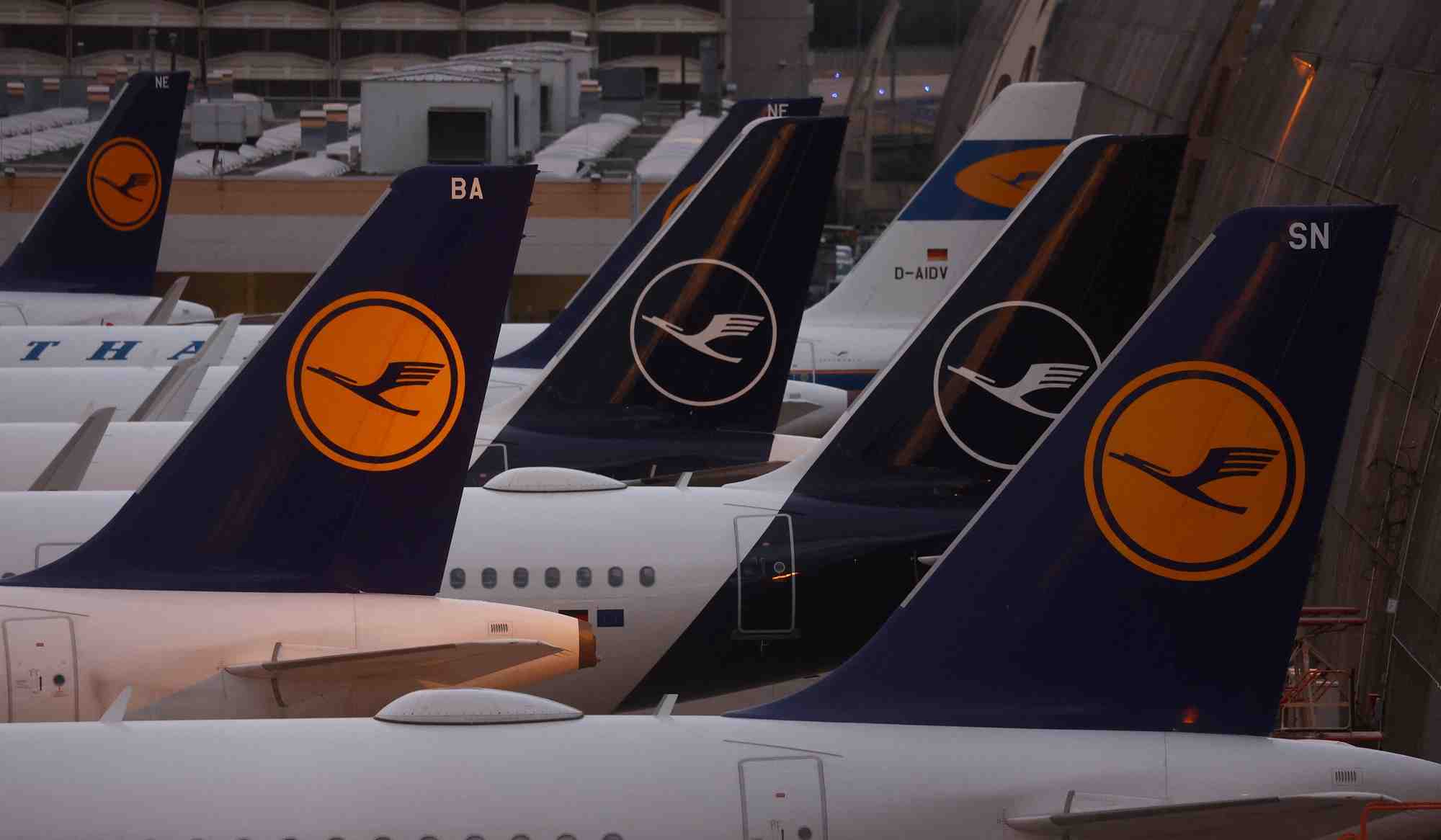 Des avions de lufthansa a l'aeroport de francfort