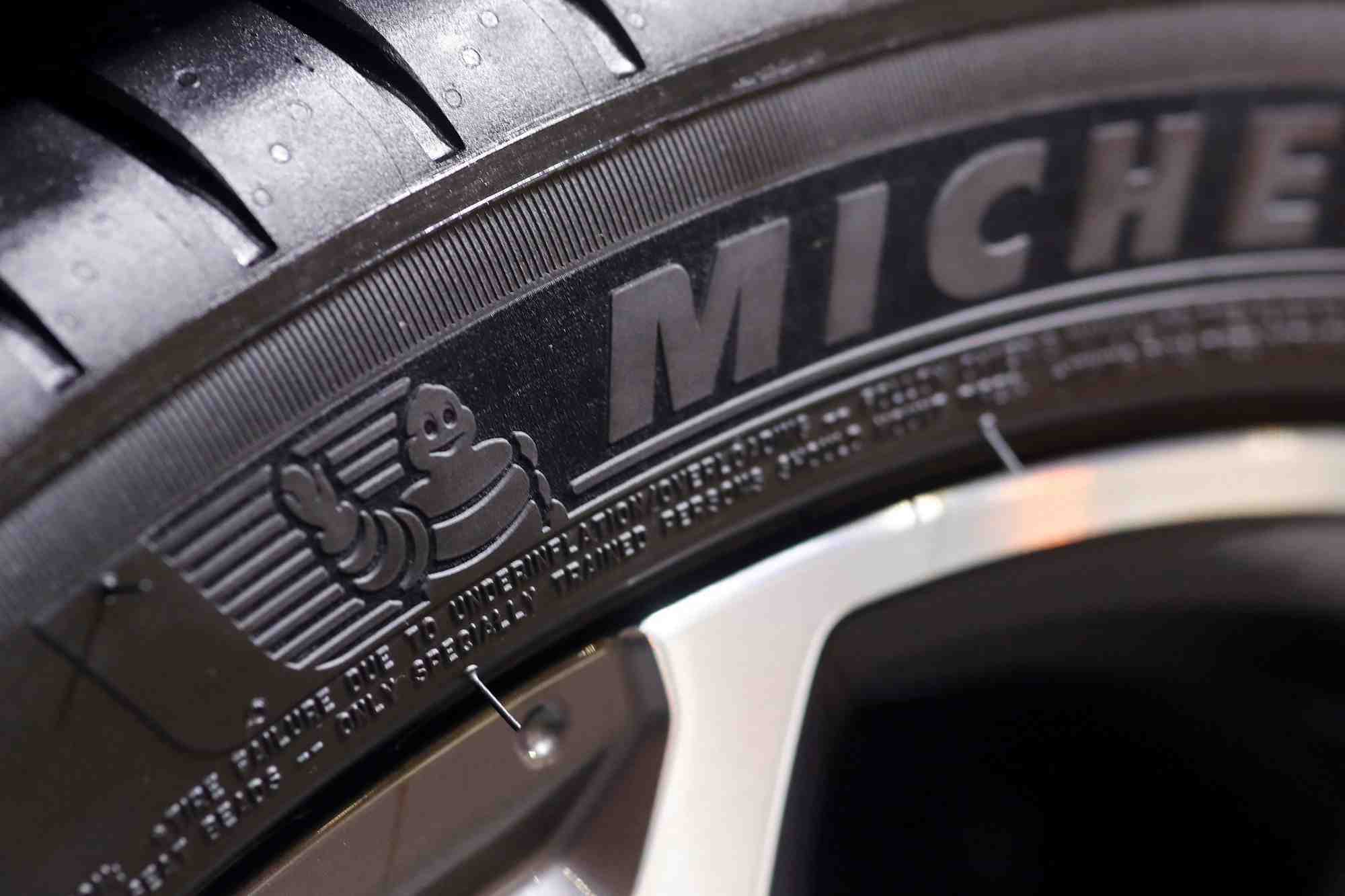 Un pneu de la marque michelin