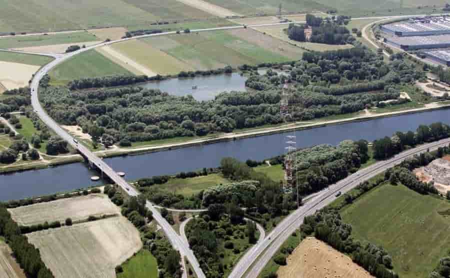 L'usine devait s'installer au bord du grand canal du Havre à l'emplacement d'une ancienne cimenterie Lafarge. Un site labellisé « clés en mains » par l'État.