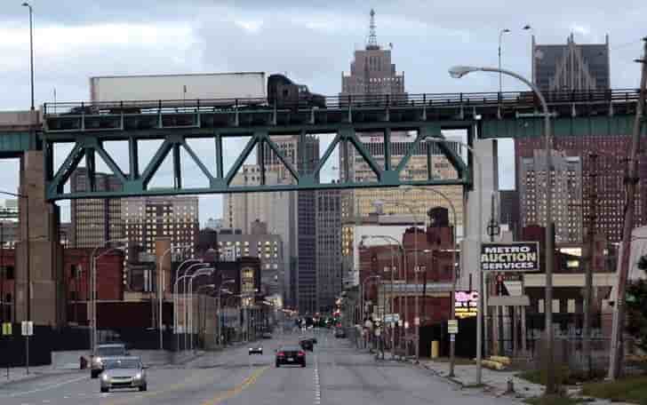 Trois inculpations pour le meurtre d'un artiste français à Detroit