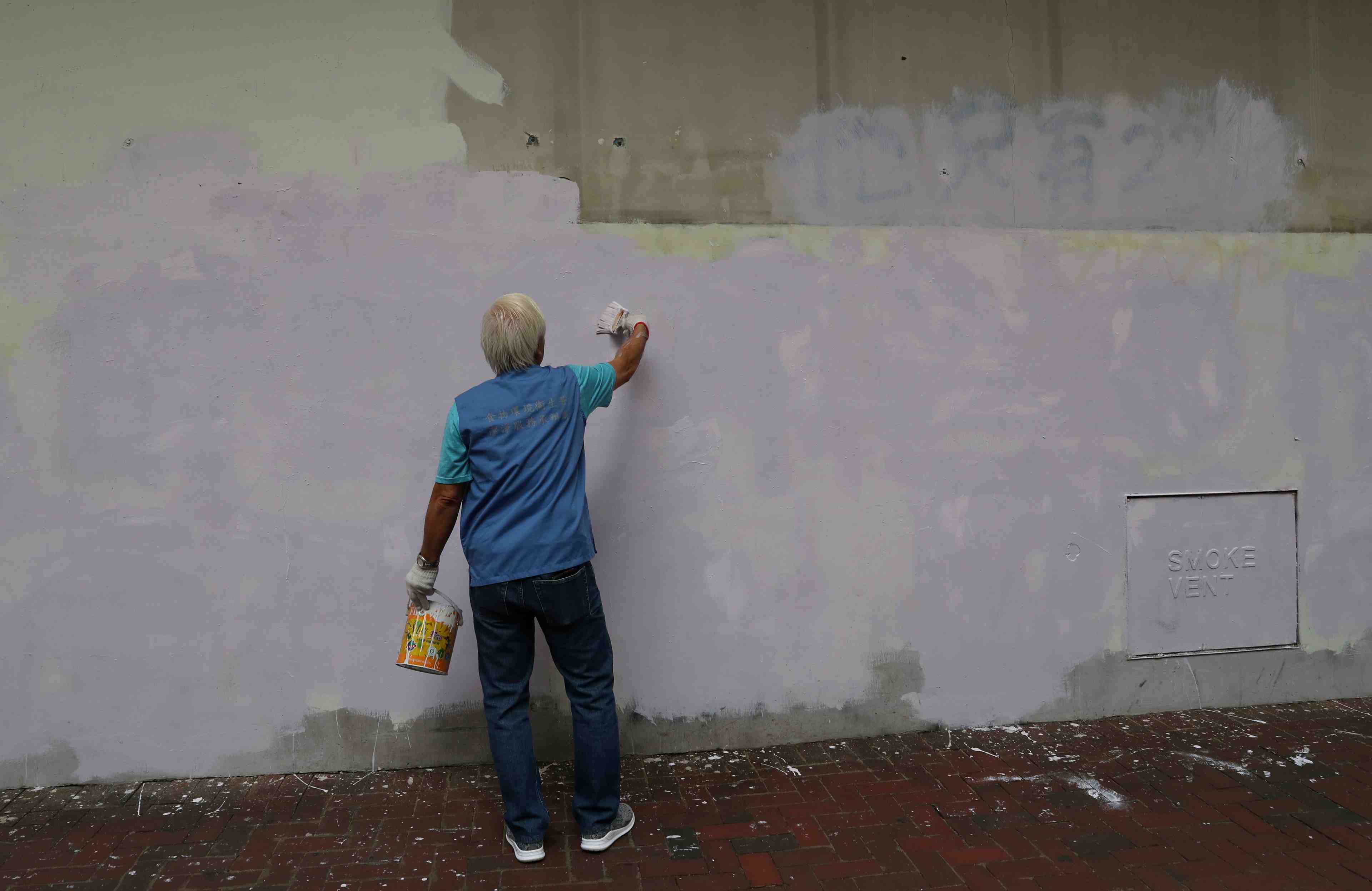 Hong kong: la police deplore des degradations a l'issue d'une manifestation