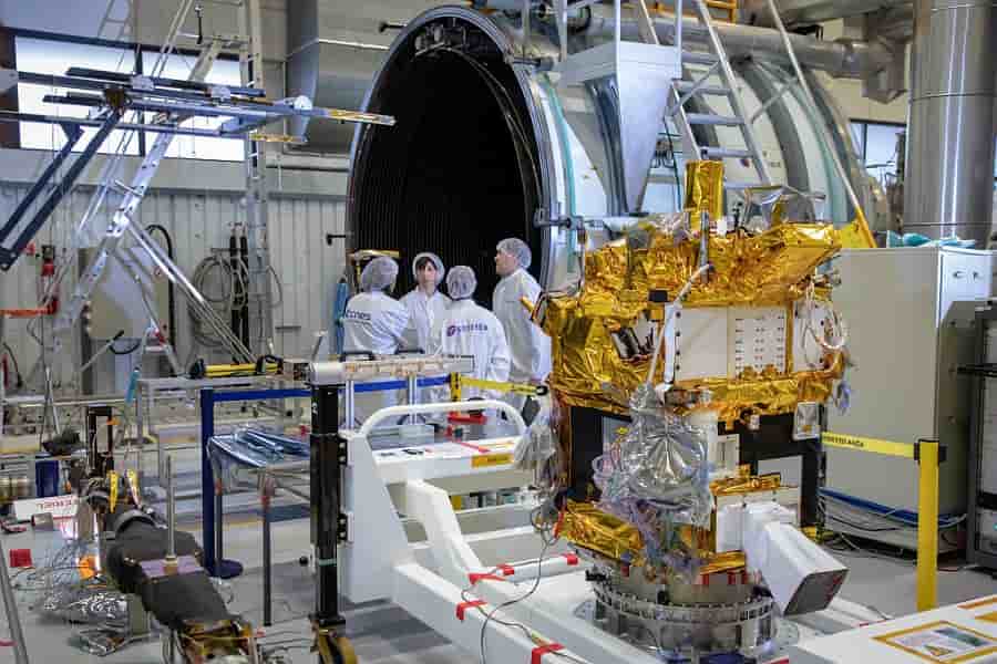 Avant son lancement en orbite, Taranis subit de nombreux tests à Toulouse.