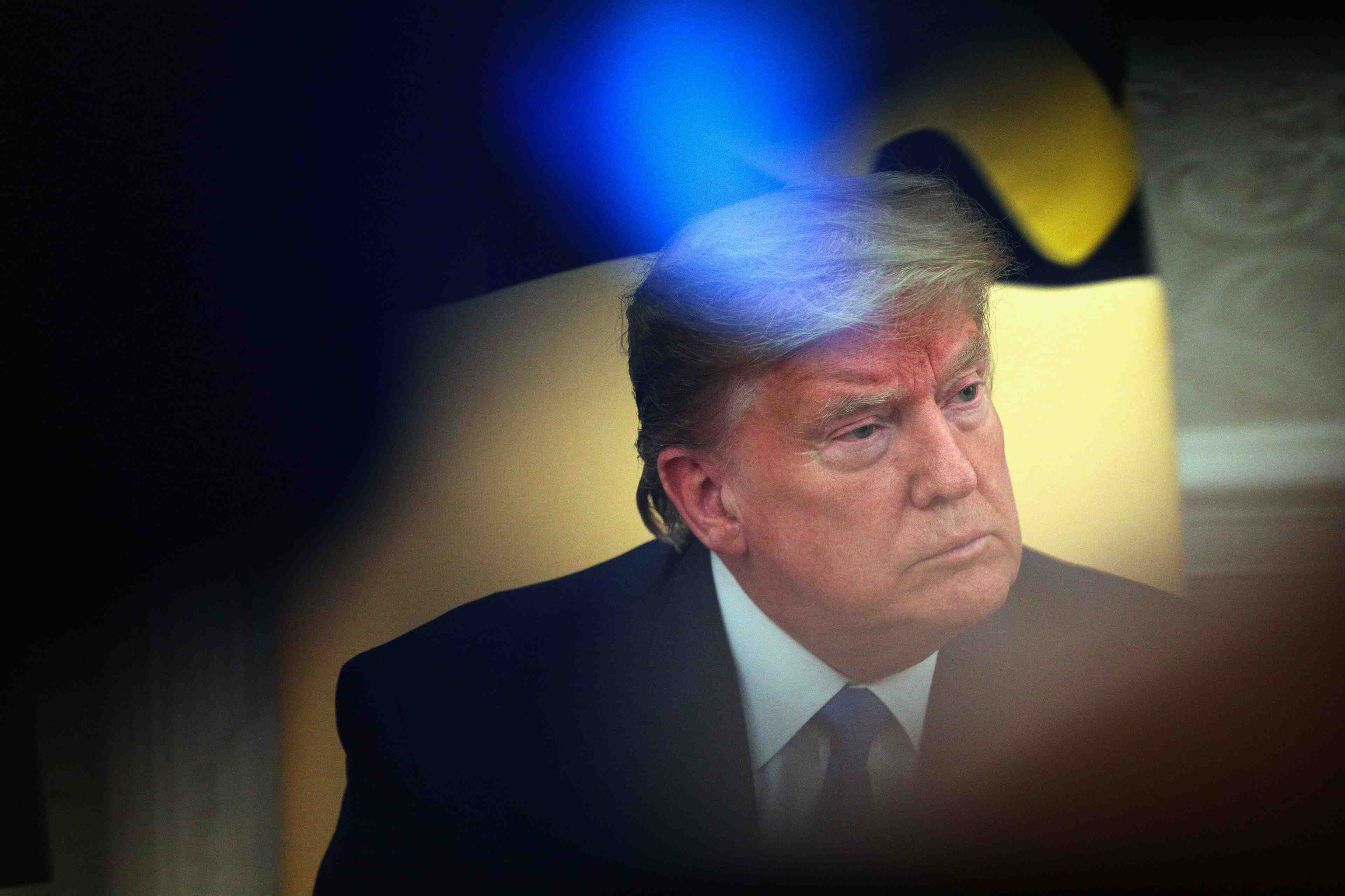 Trump teste negatif au coronavirus apres un cas d'infection a la maison blanche