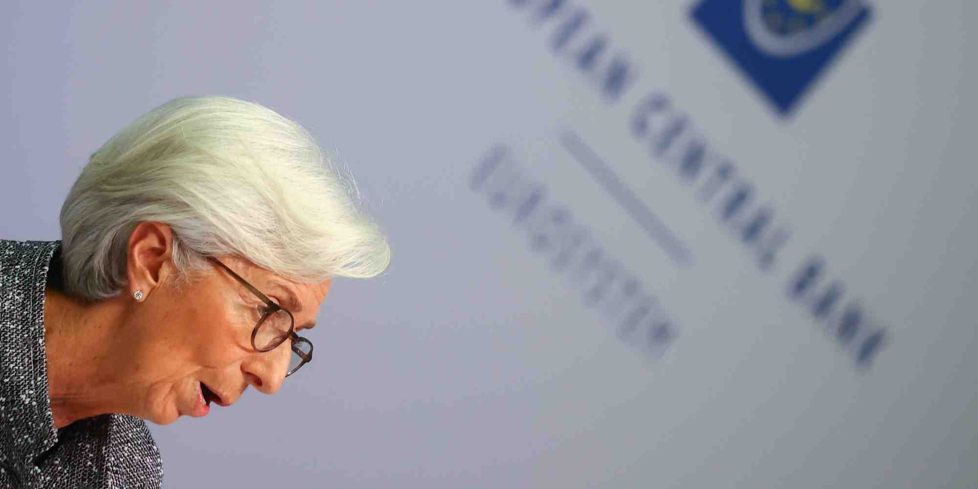 Selon une source proche des banques centrales, la présidente de la BCE, Christine Lagarde, va chercher une voie diplomatique pour satisfaire les attentes du juge allemand sans lui répondre directement.
