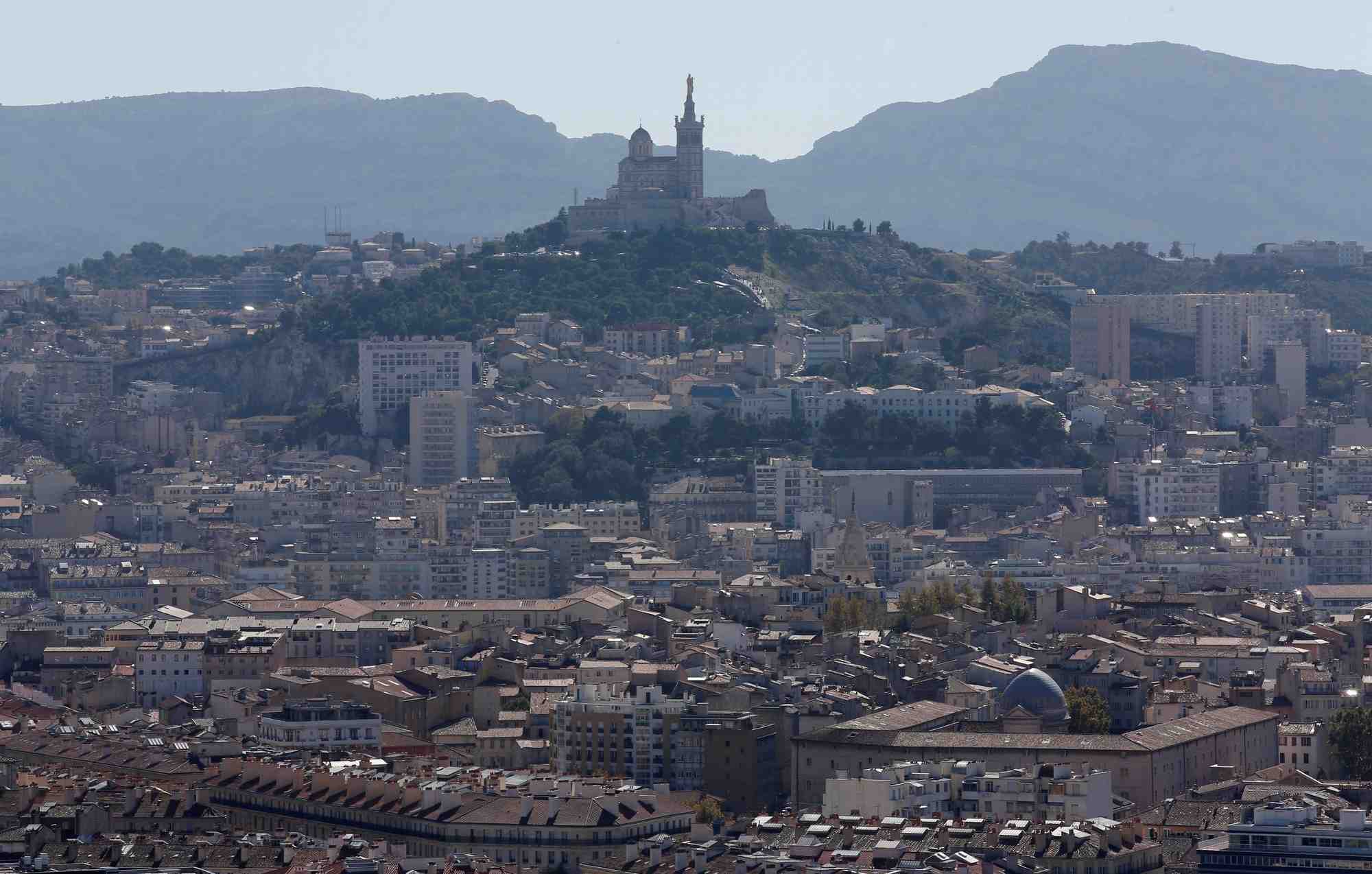 Masque obligatoire dans tout marseille, les horaires des bars et restaurants limites