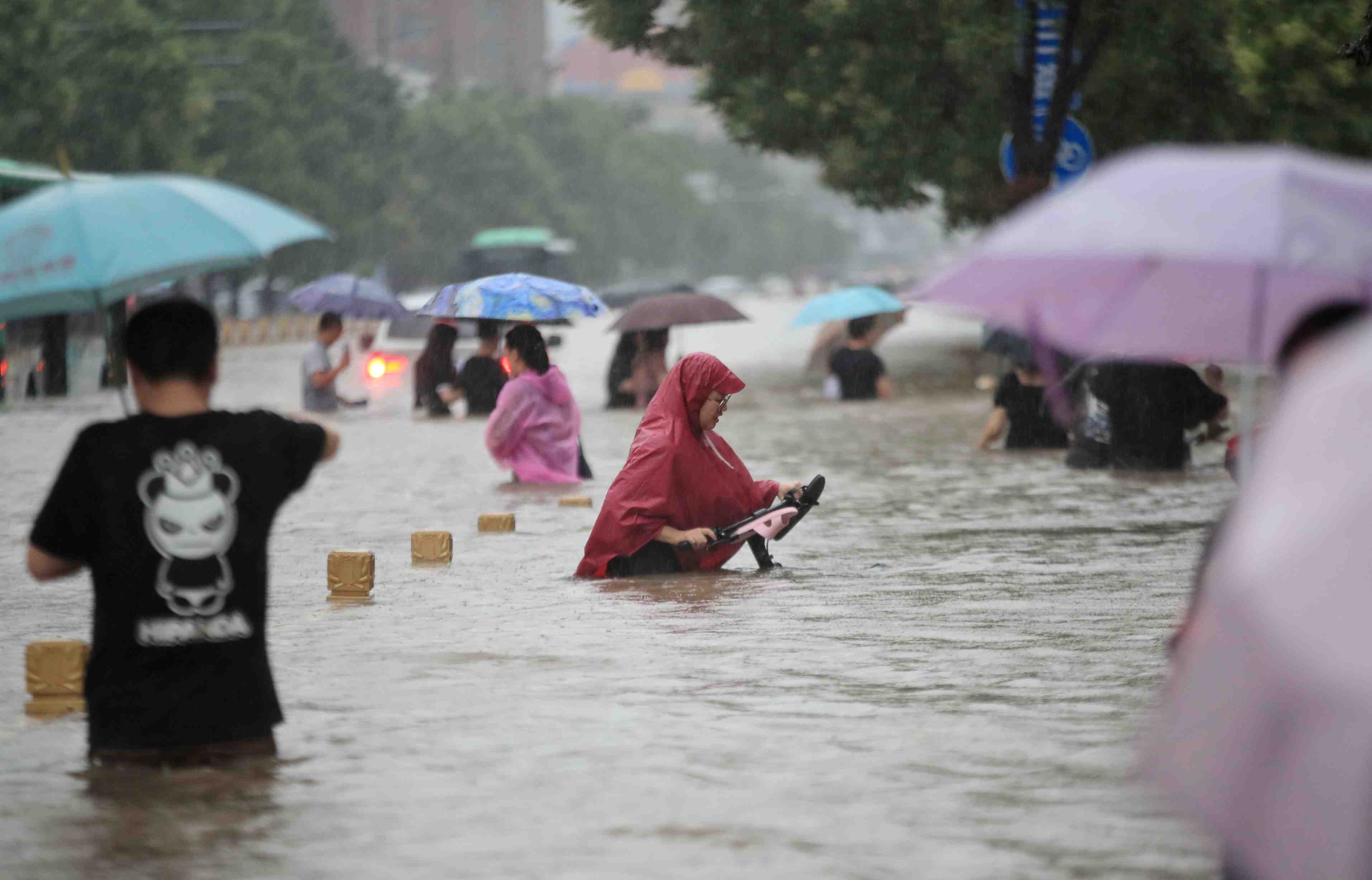 Chine: douze morts apres les plus fortes pluies en un millenaire
