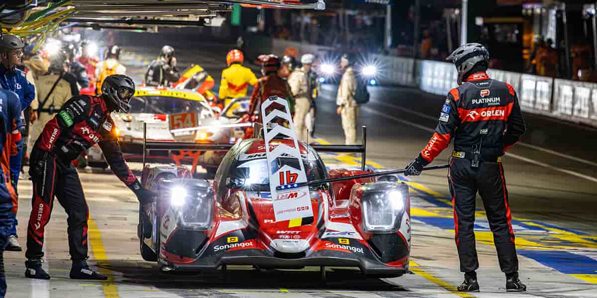 Arrêt au stand en 2023, année du centenaire des 24 Heures du Mans.