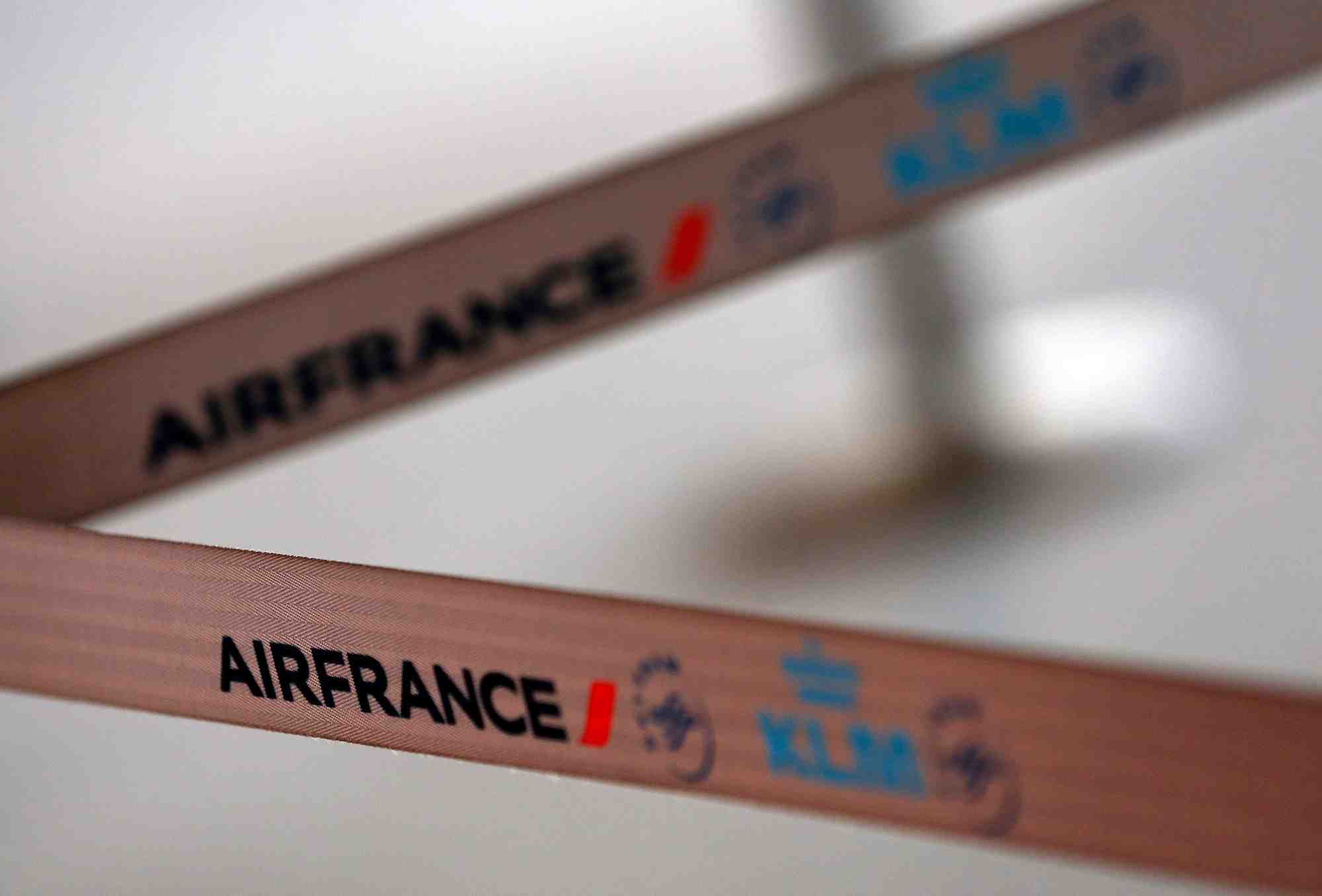 Une barriere d'air france-klm a l'aeroport marseille-provence