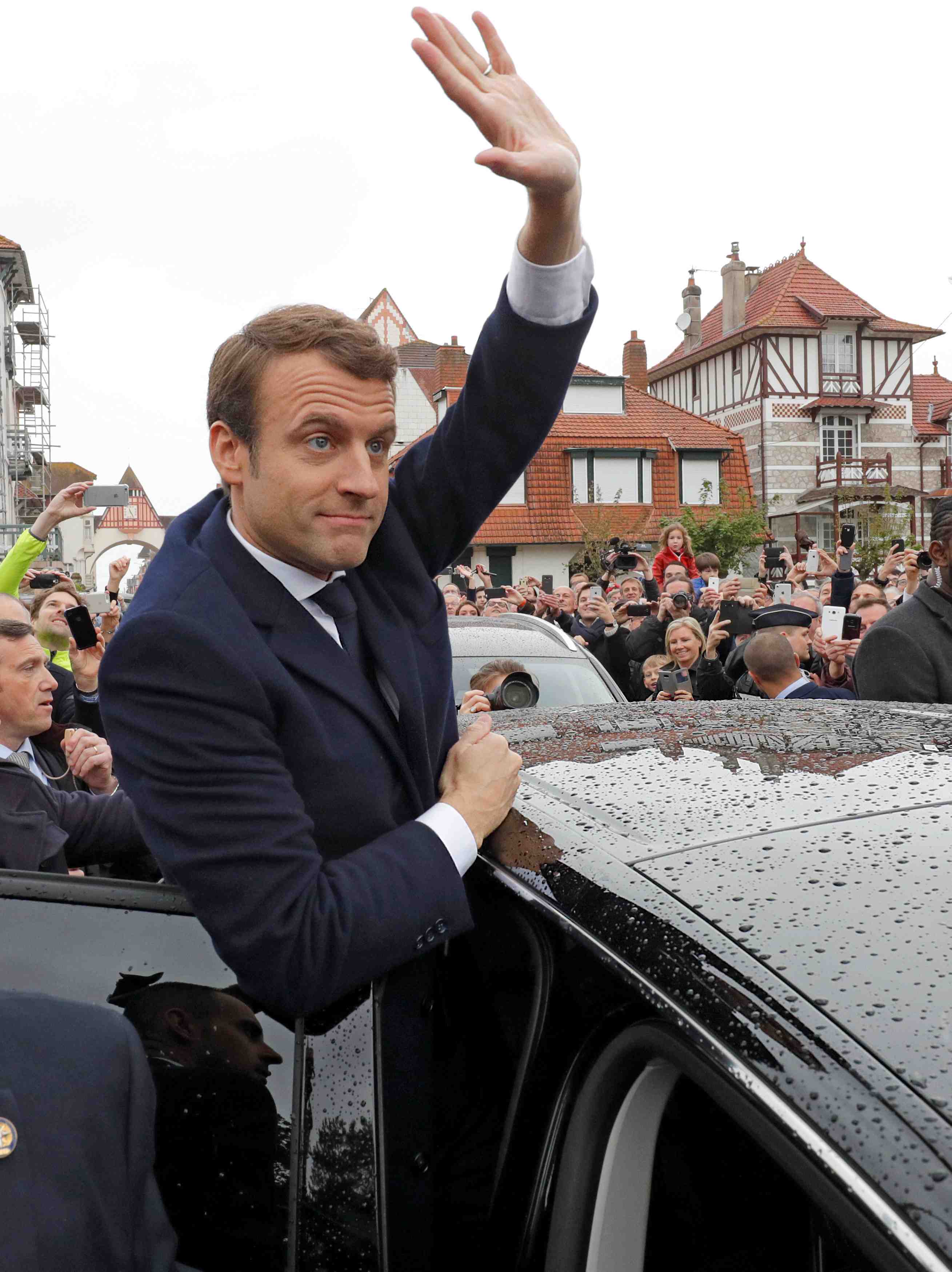 Macron estime qu'une "nouvelle page" s'ouvre