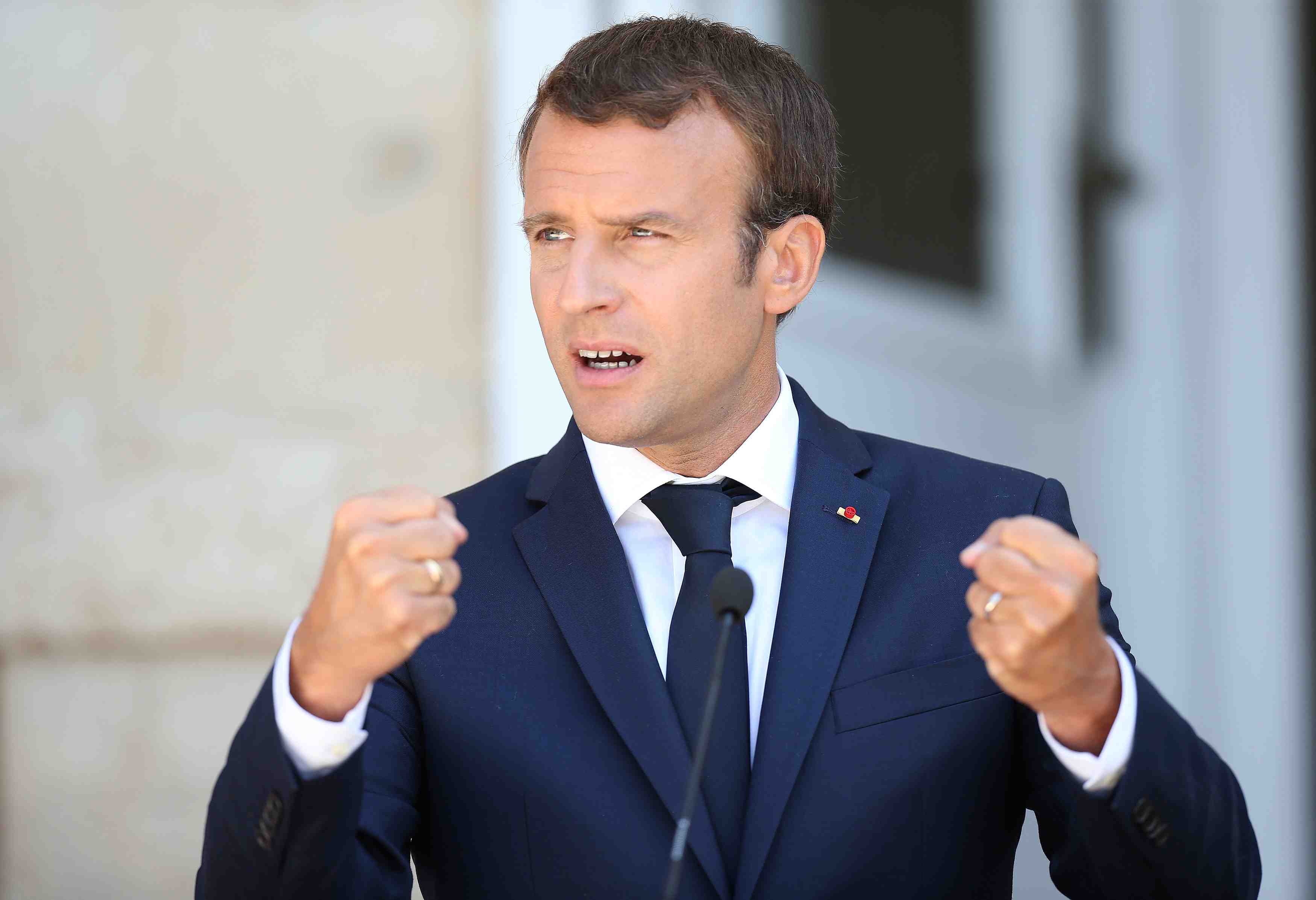Macron consolide l'offensive pour durcir les regles du travail detache