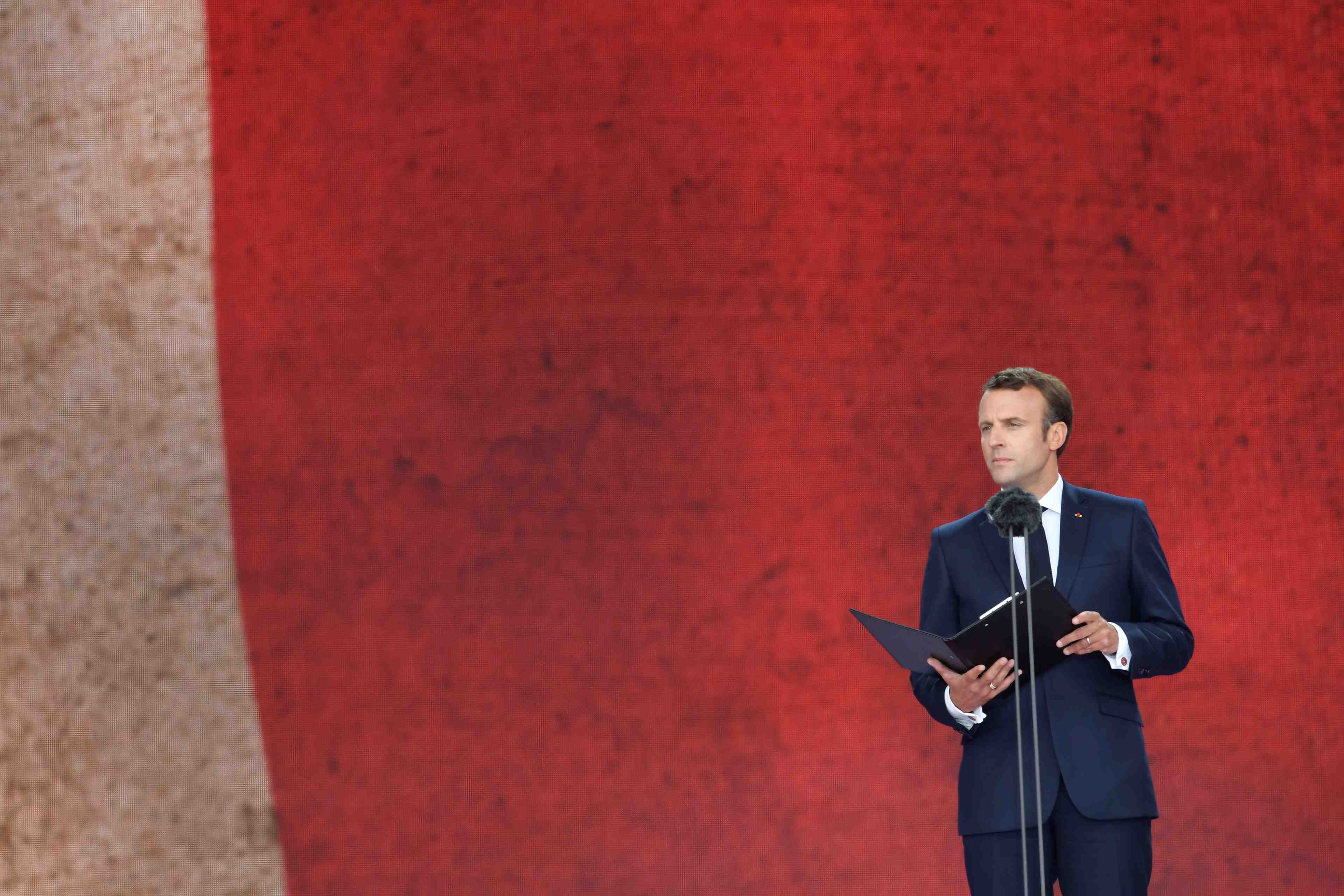 "d-day": macron donne le coup d'envoi des commemorations en france