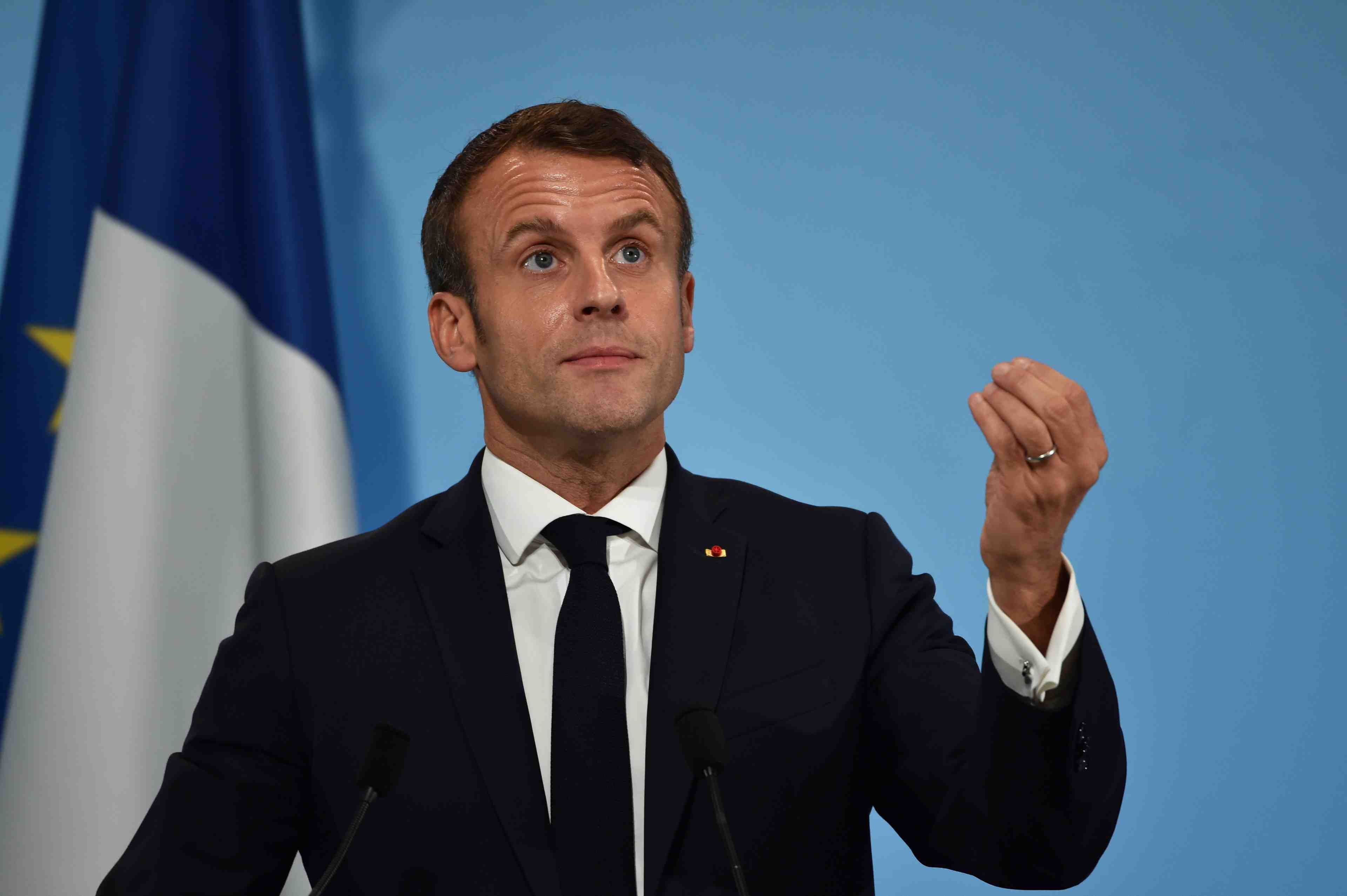 Face a une otan "en mort cerebrale", macron presse l'europe de "se reveiller"