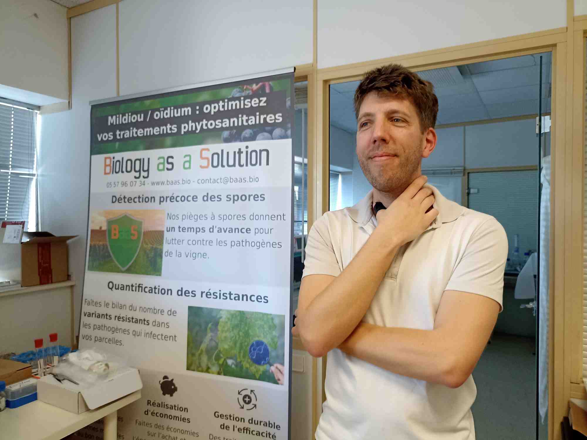Biology as a Solution (Baas) est une entreprise créée en 2019 par Jérémie Brusini, titulaire d'un master en Parasitologie et d'un doctorat en Pathologie Végétale (INRA de Bordeaux).