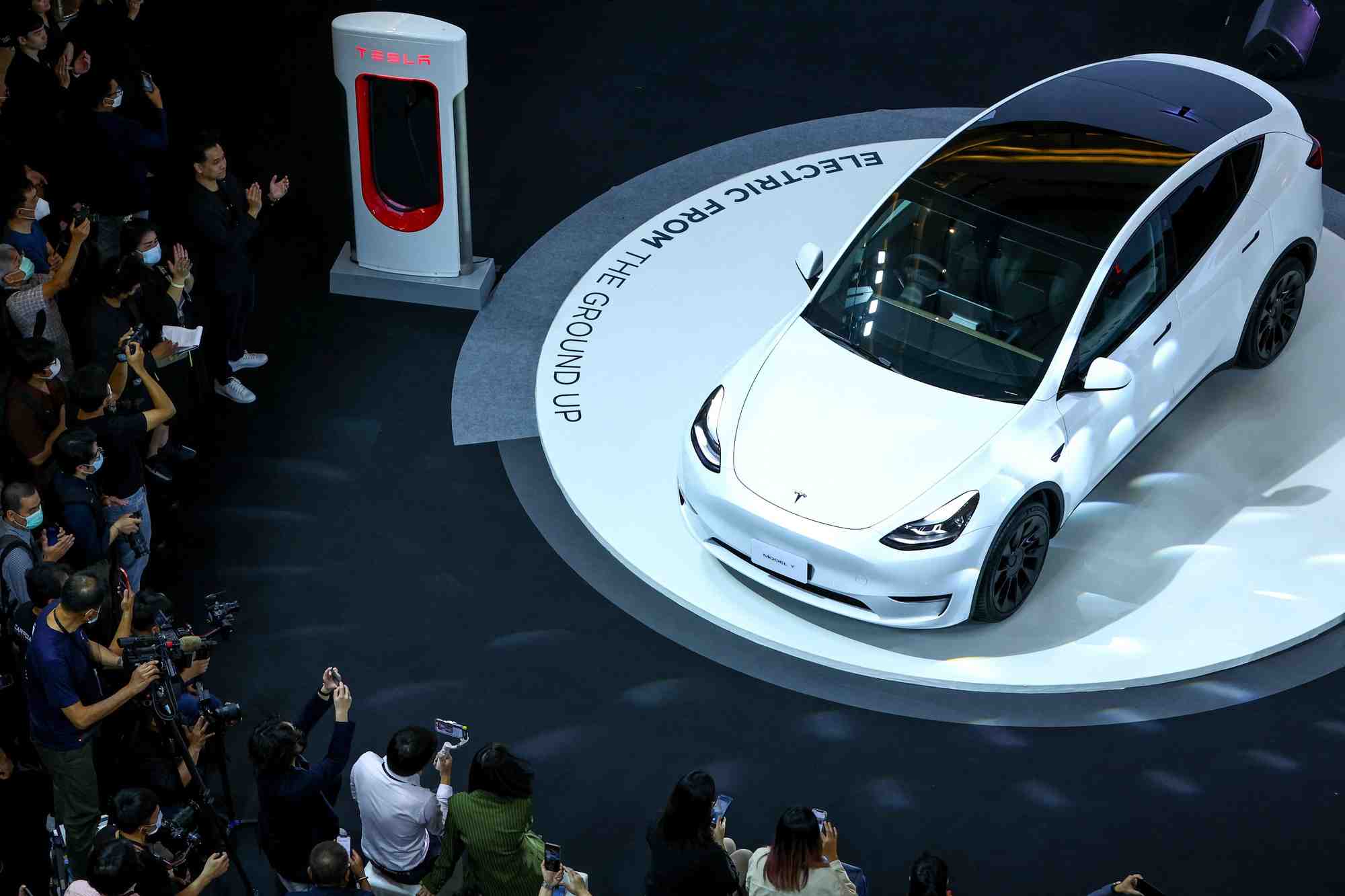 Un modele tesla y lors de l'evenement de lancement officiel de tesla en thailande