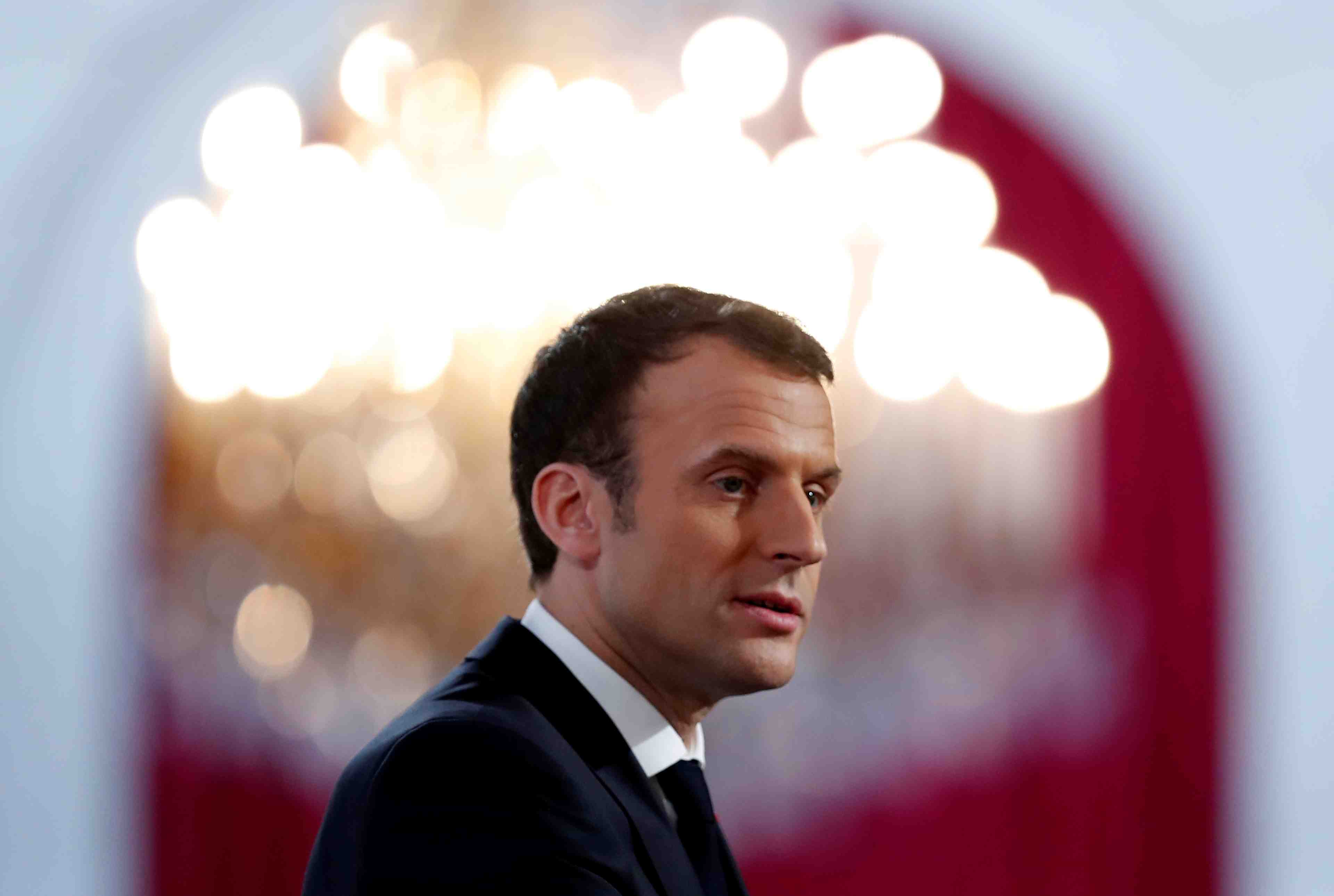 Macron chute de six points dans le barometre ifop