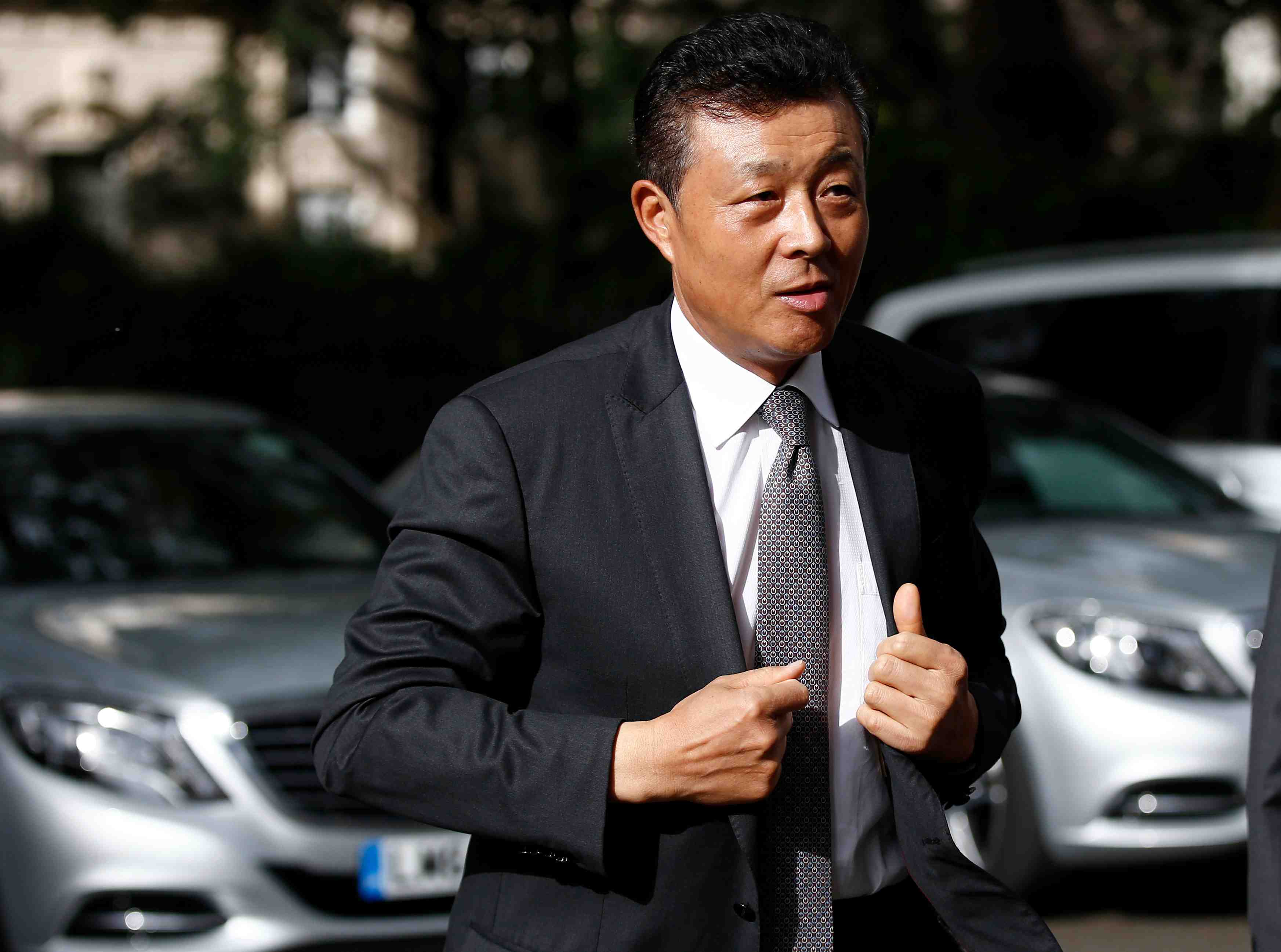 L'ambassadeur de chine au royaume-uni convoque au foreign office