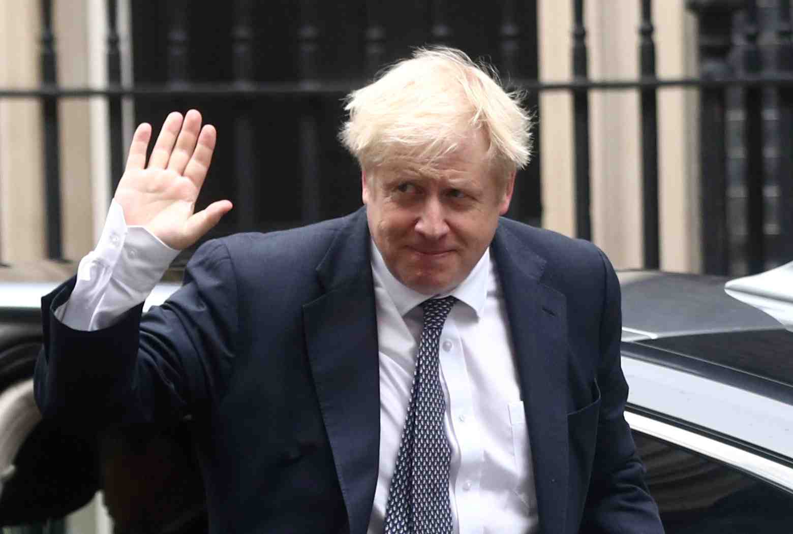 L'ue reflechit a un report, johnson s'en tient a son accord
