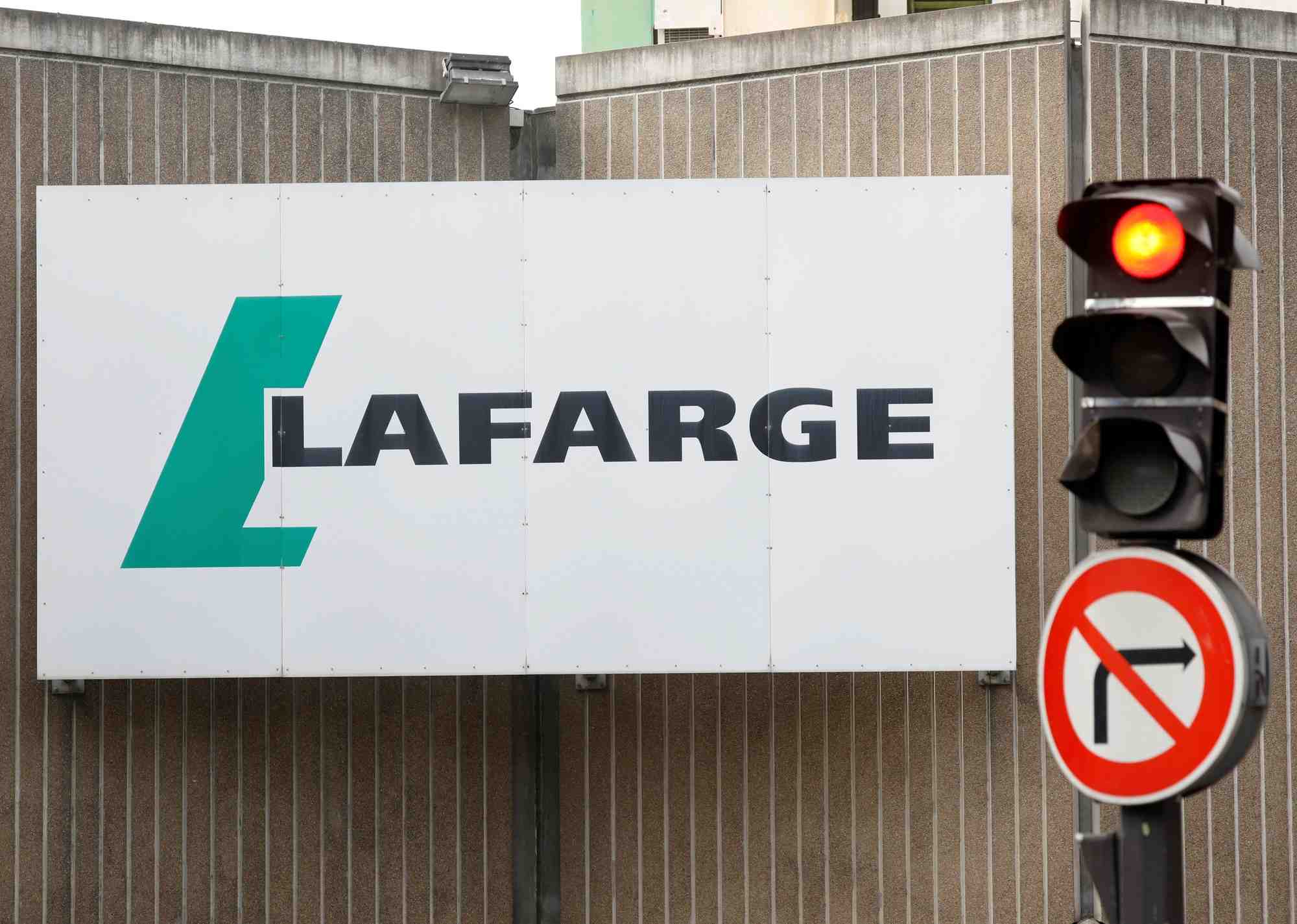 Syrie: lafarge va contester la confirmation de sa mise en examen en france