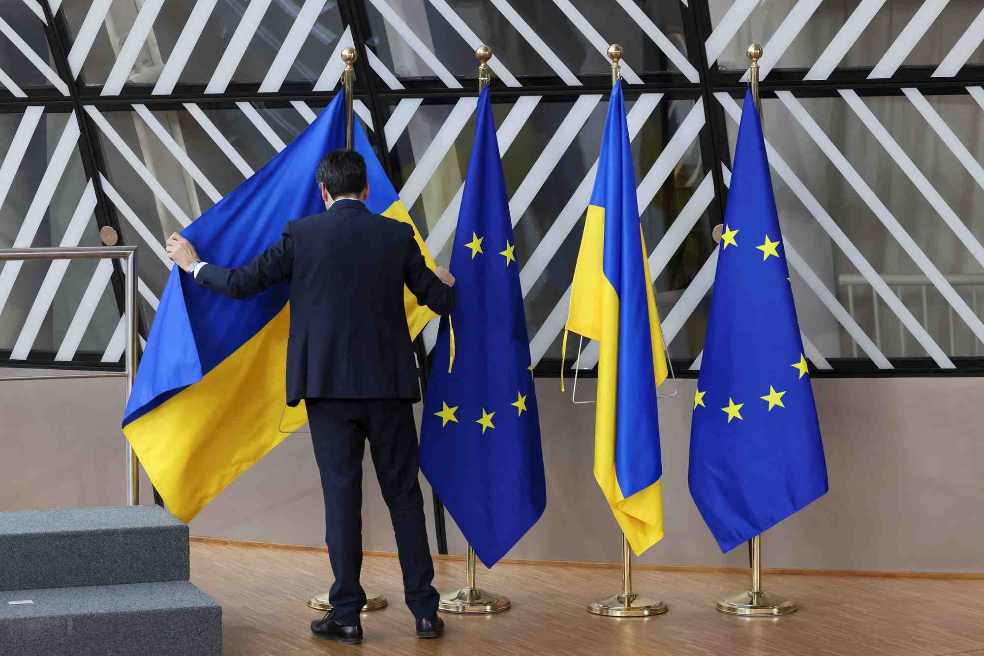 Les drapeaux ukrainiens et europeens