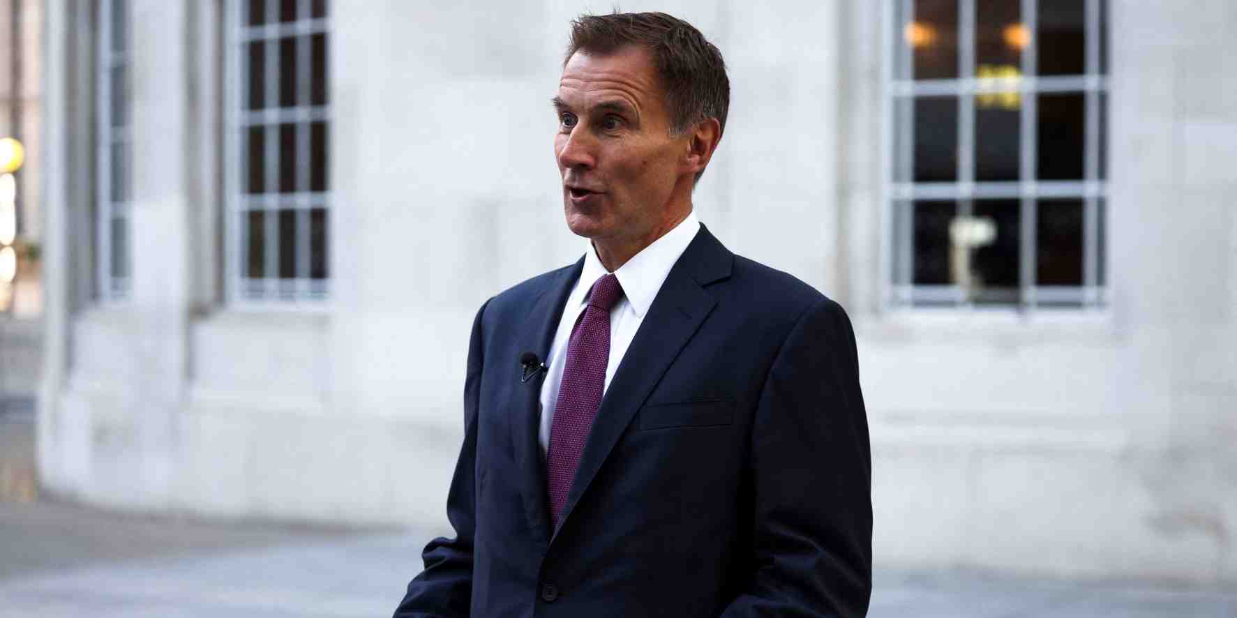 « Le travail doit payer et nous nous assurons que ce soit le cas (...) C'est la façon dont le parti Conservateur améliore la vie des travailleurs », doit annoncer Jeremy Hunt ce lundi, au congrès du parti Conservateur.