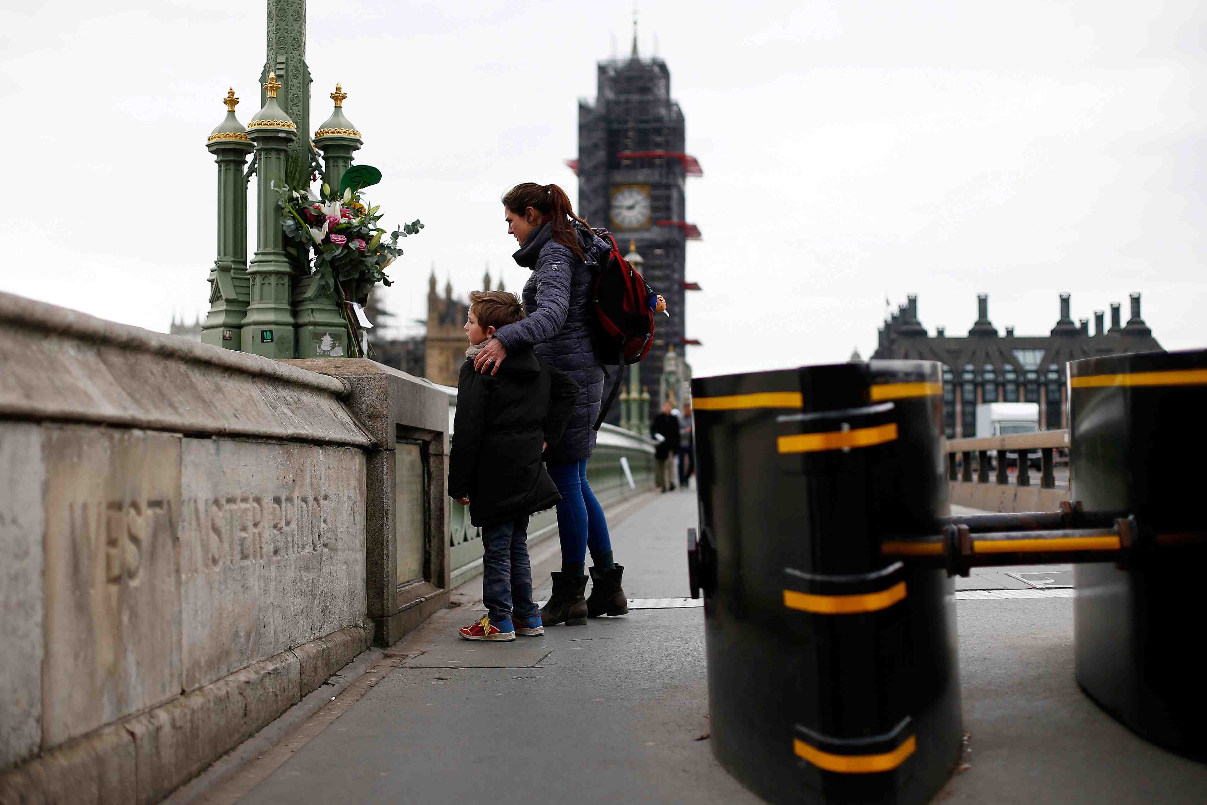 La grande-bretagne abaisse son niveau d'alerte terroriste