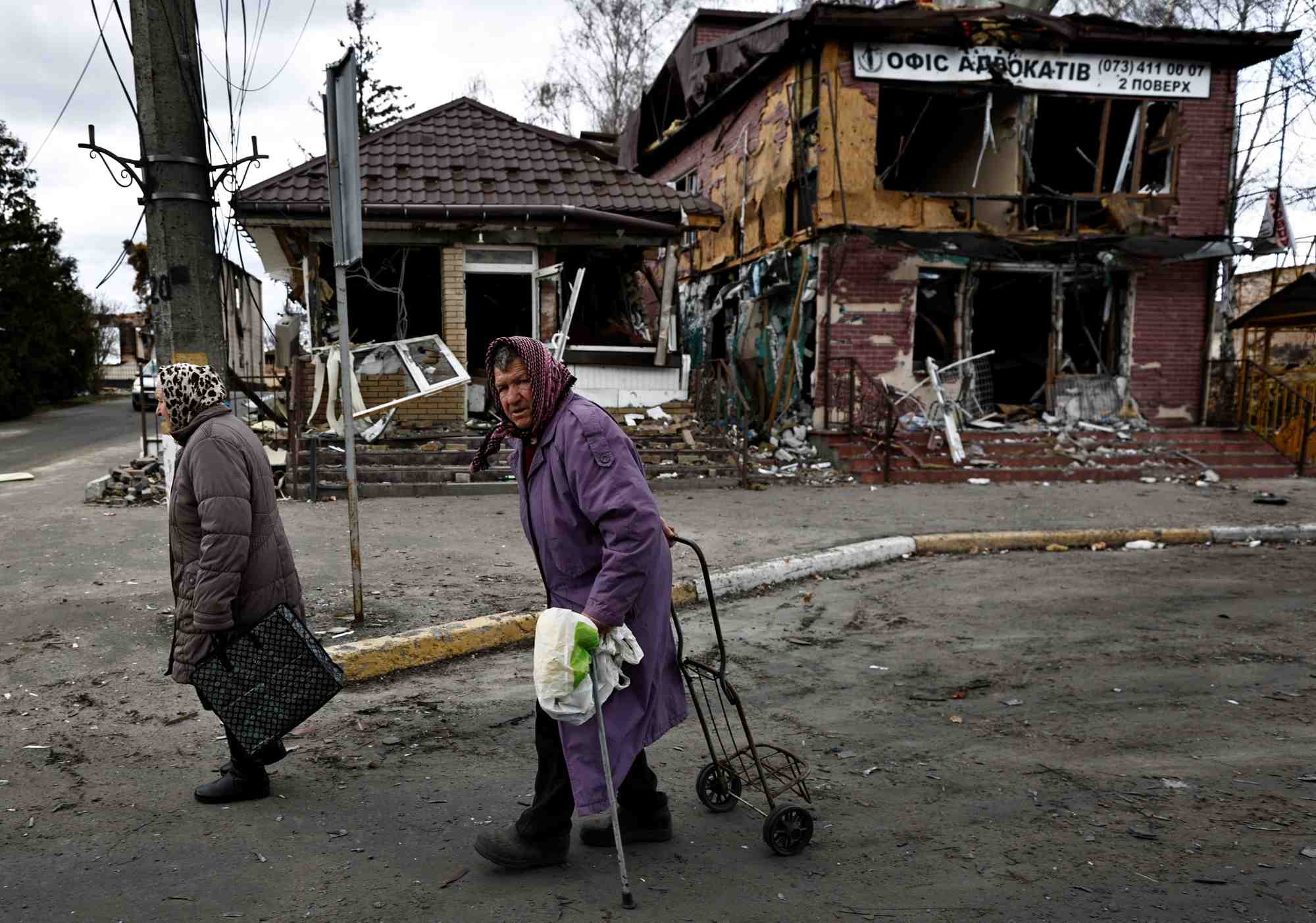 Ukraine: la russie frappe une usine de vehicules blindes a kyiv, selon interfax