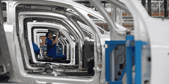Dans l'industrie automobile allemande en janvier, les entrées de commandes ont en revanche augmenté de +4,2%, après avoir chuté le mois précédent.