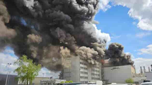 Au moins 170 pompiers allemands sont mobilisés sur la zone industrielle.