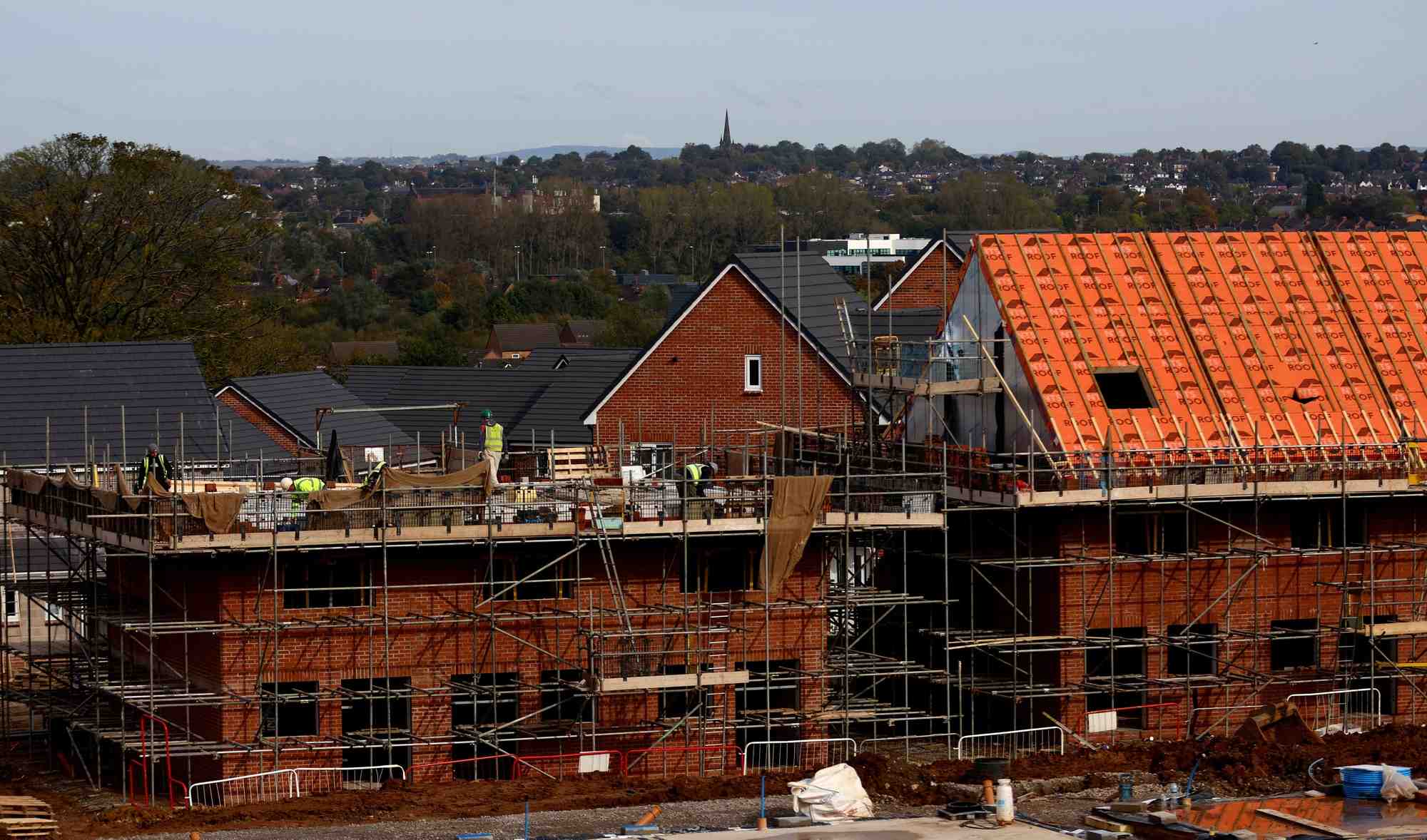 Sur le trimestre, l'augmentation concerne les réservations de nouvelles constructions (+2,4%) et celles de logements neufs en construction sur existant (+10,4%), précise le ministère.