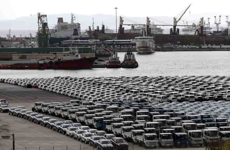 La vente du port du piree retardee de quelques semaines
