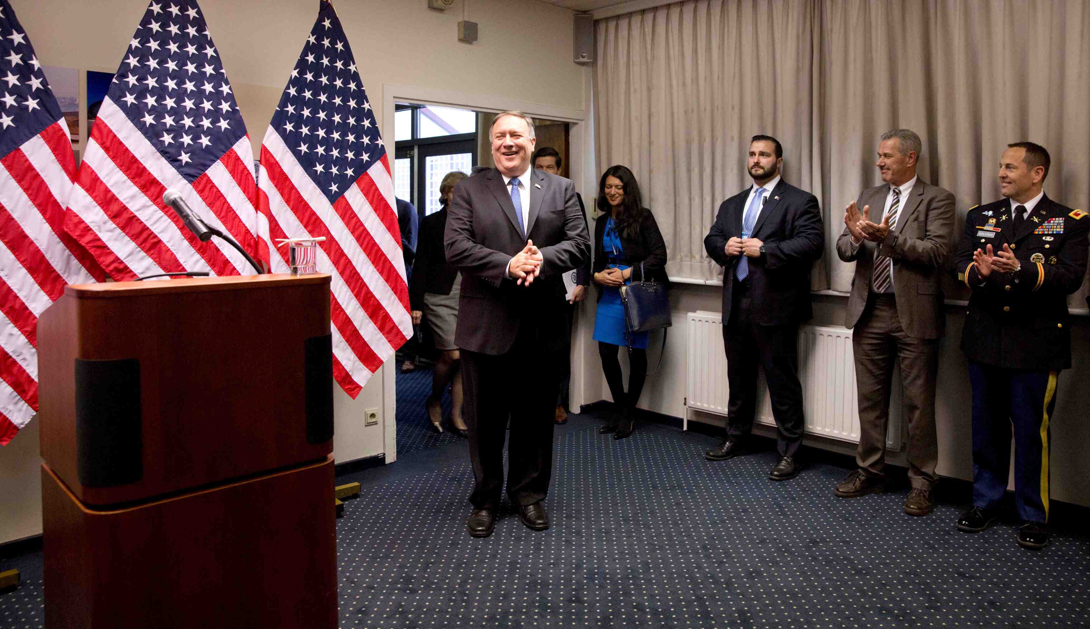 Pompeo flatte l'otan mais reste intraitable sur l'iran et le budget