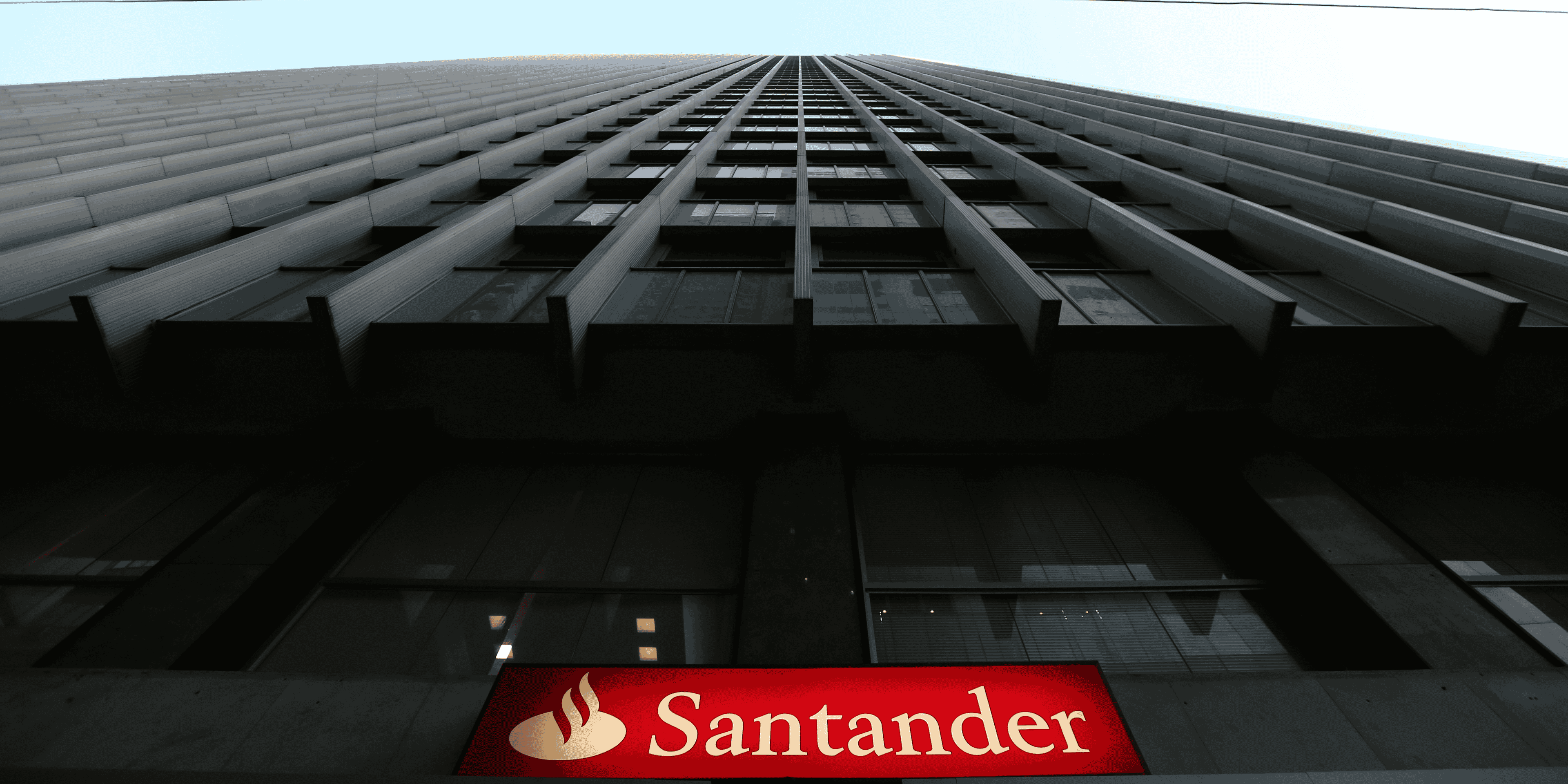 Le benefice net de santander freine par la grande-bretagne