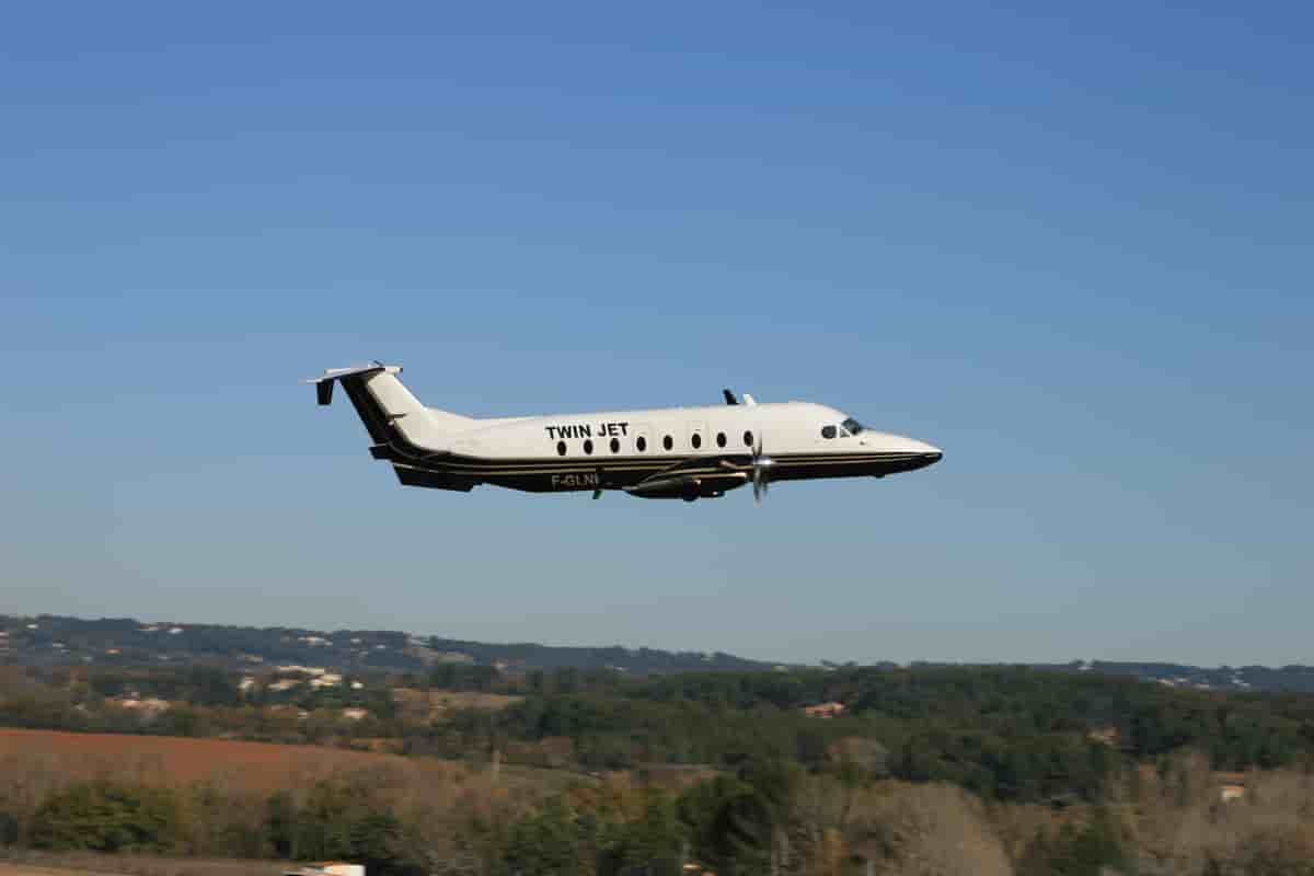 Twin Jet, qui officie déjà sur une dizaine de lignes régulières régionales en France, opère à nouveau la liaison entre Le Puy et Paris avec un avion de 19 places.