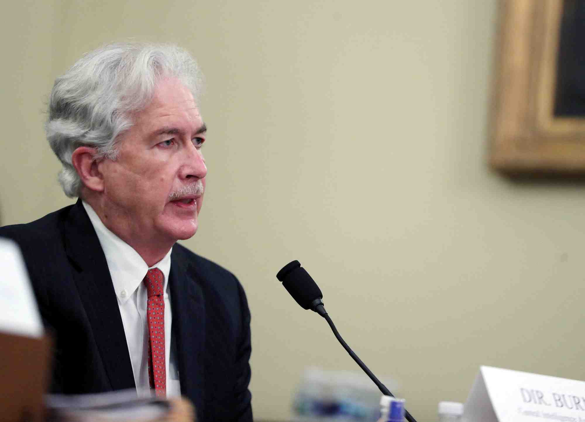 Le directeur de la cia, william burns, s'exprime lors d'une audience a washington