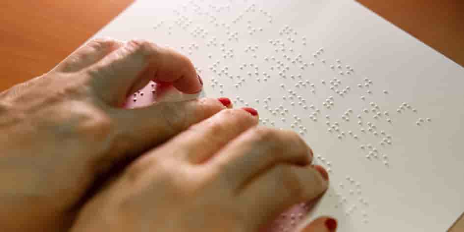 À la différence du livre audio, le braille aide à l’apprentissage de l’orthographe.