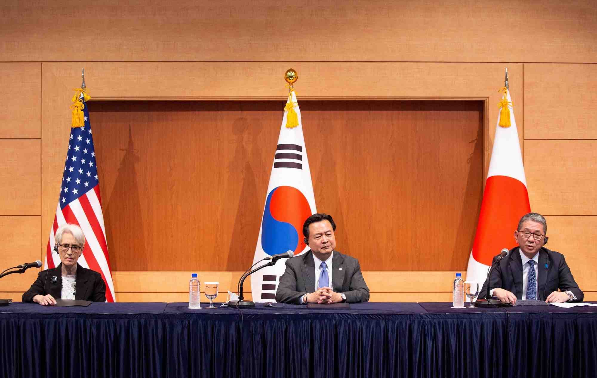 La coree du sud, les etats-unis et le japon critiquent les essais nord-coreens