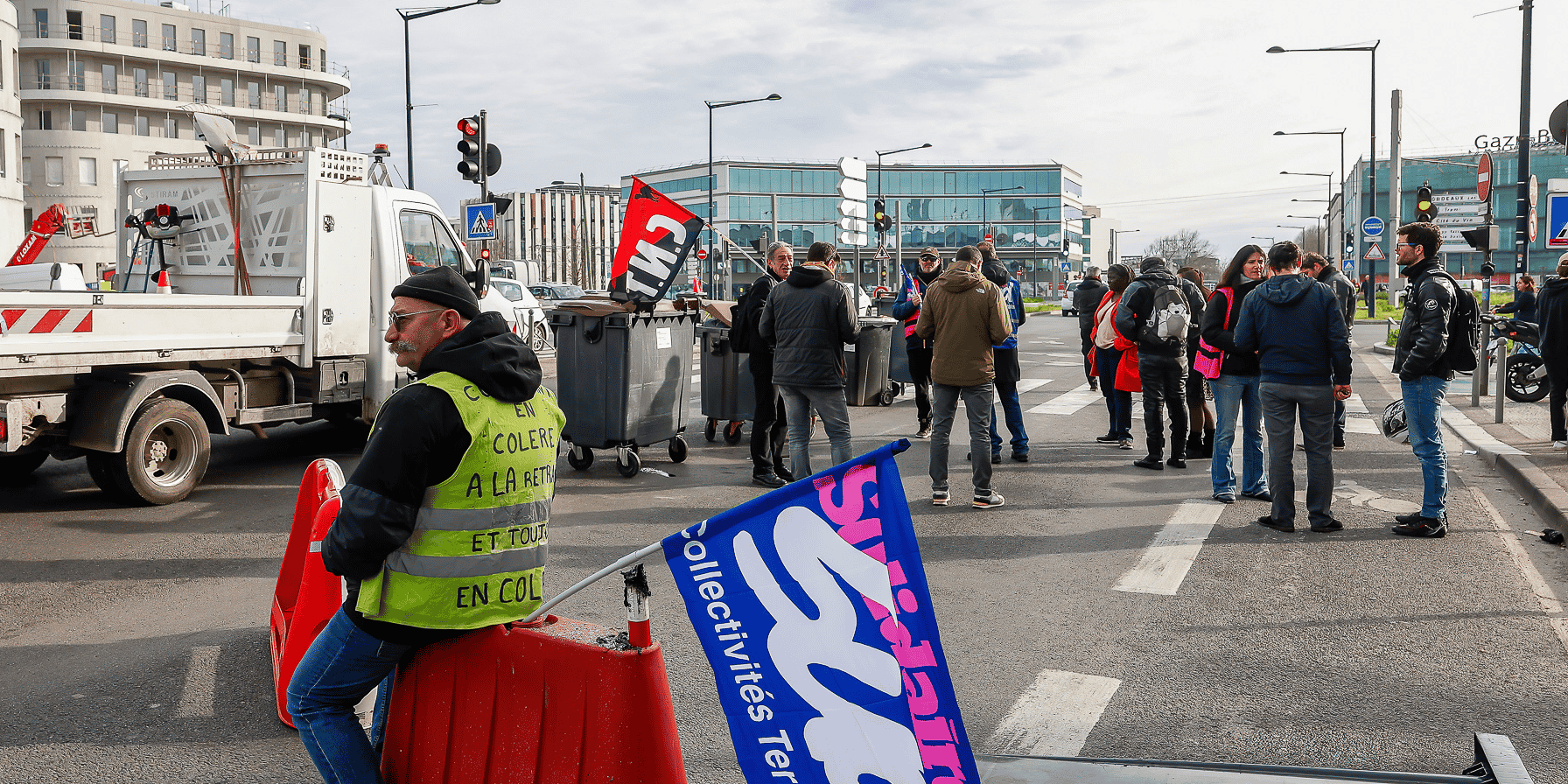 Les Gilets Jaunes sont réapparus de manière sporadique à l'occasion de la mobilisation contre la réforme des retraites en 2023.