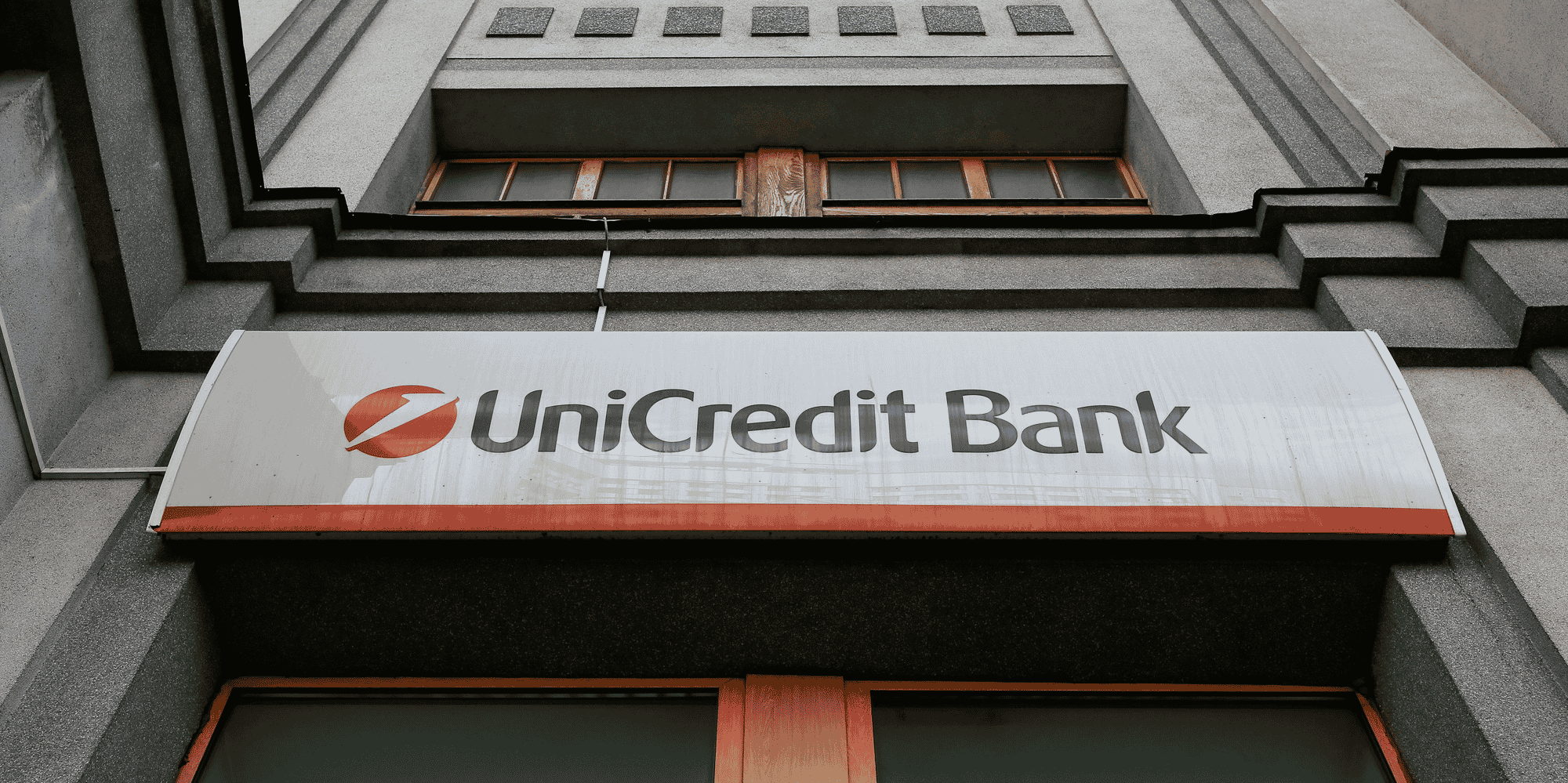Pour l'ensemble de l'année, UniCredit avait relevé en juillet sa prévision de chiffre d'affaires à plus de 23 milliards d'euros, contre 22,5 milliards auparavant.