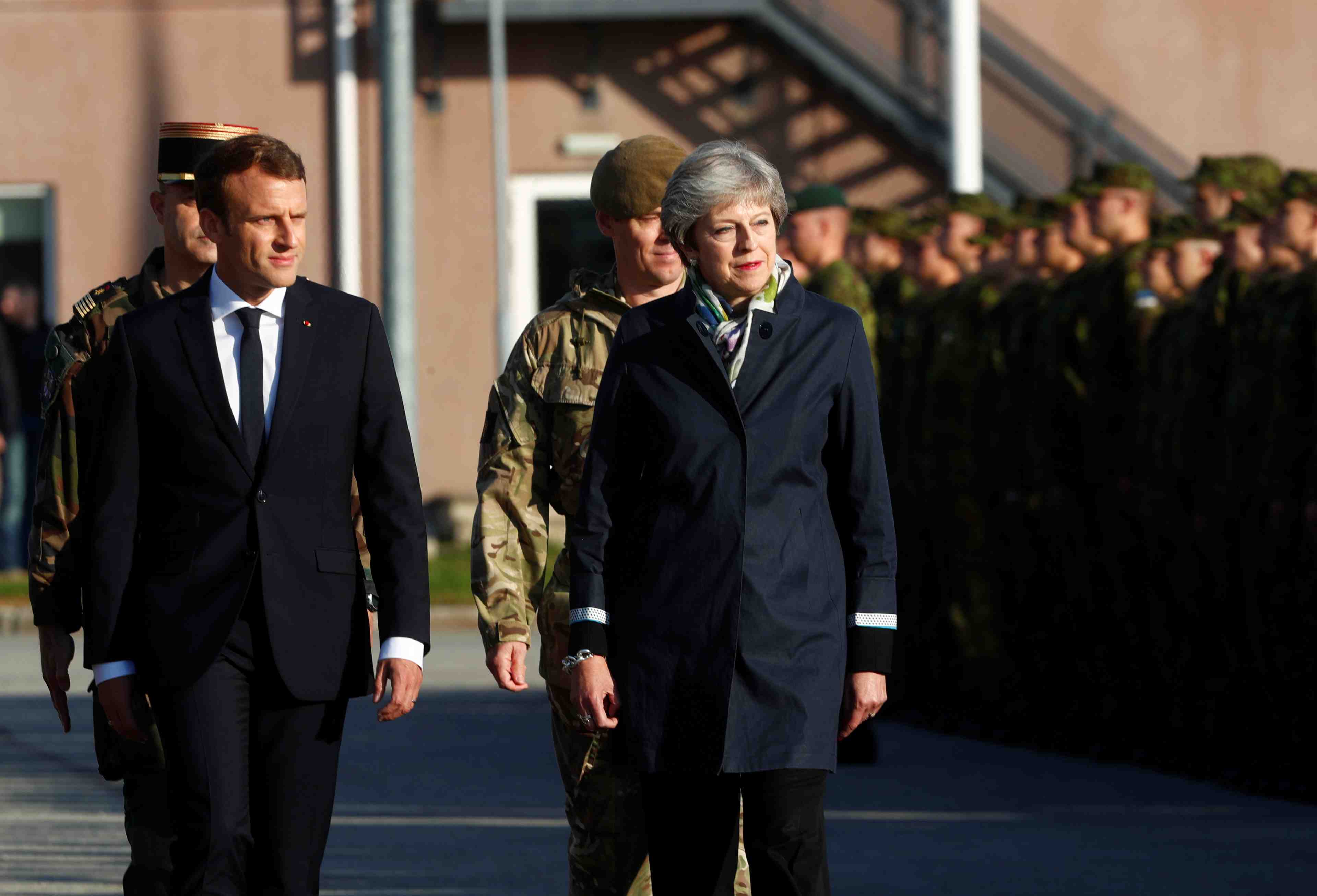 A tapa, macron salue l'engagement des soldats francais