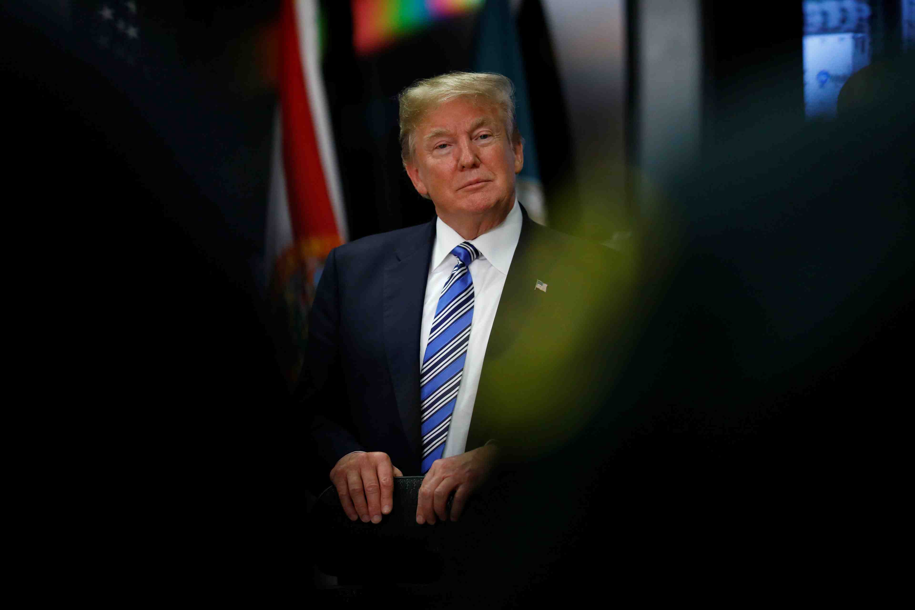 Trump d'accord pour ameliorer la verification des antecedents