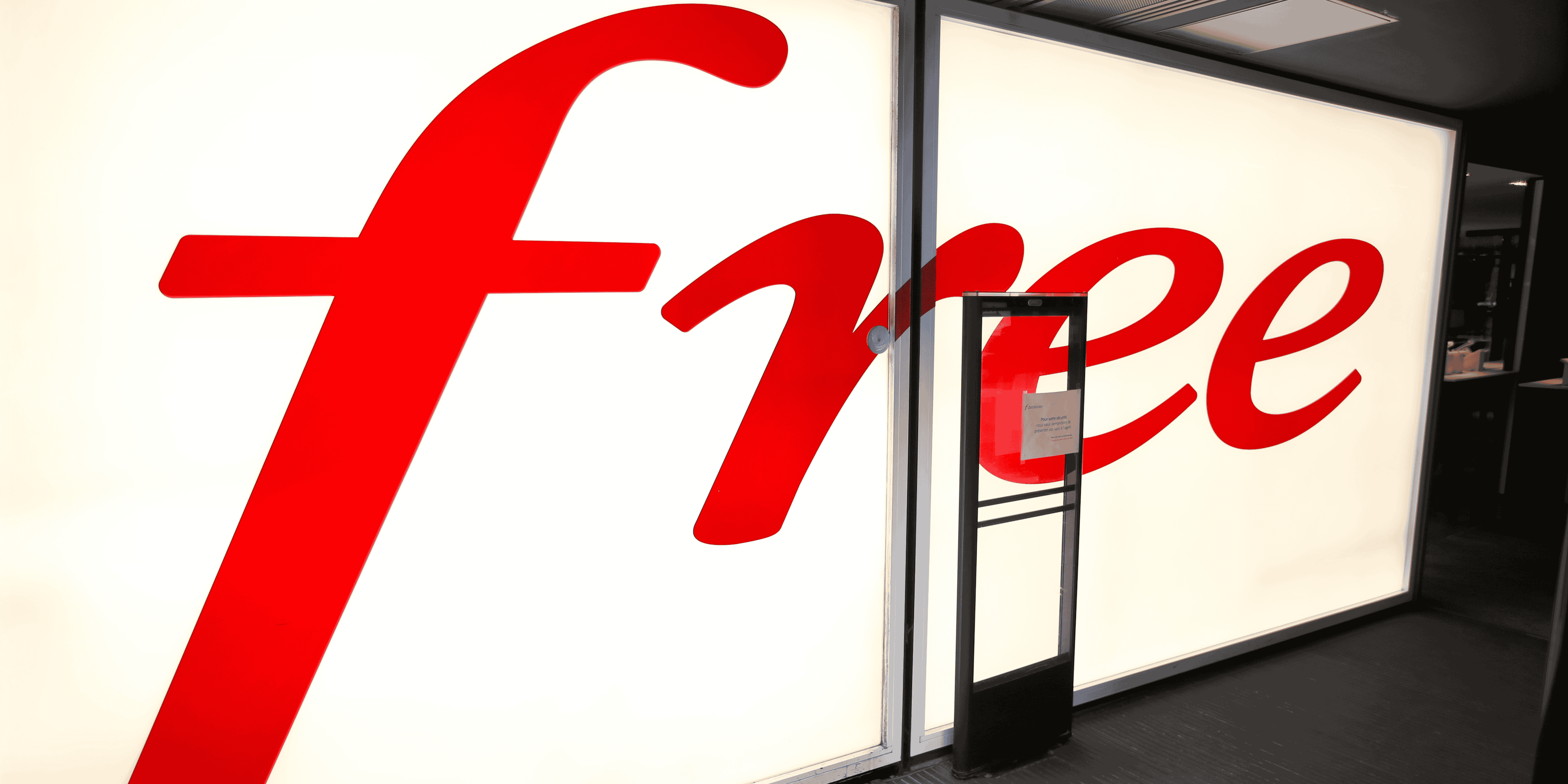 Interpelle par ses clients, free lance une box alternative