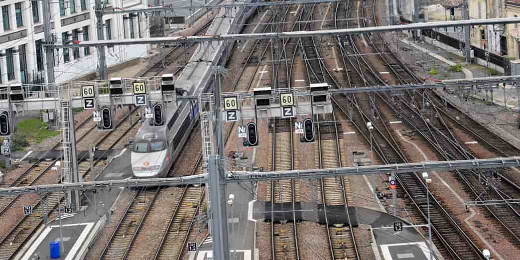 La LGV Tours-Bordeaux a permis de faire sauter le bouchon ferroviaire au nord de Bordeaux, il reste celui au sud de la gare Saint-Jean.