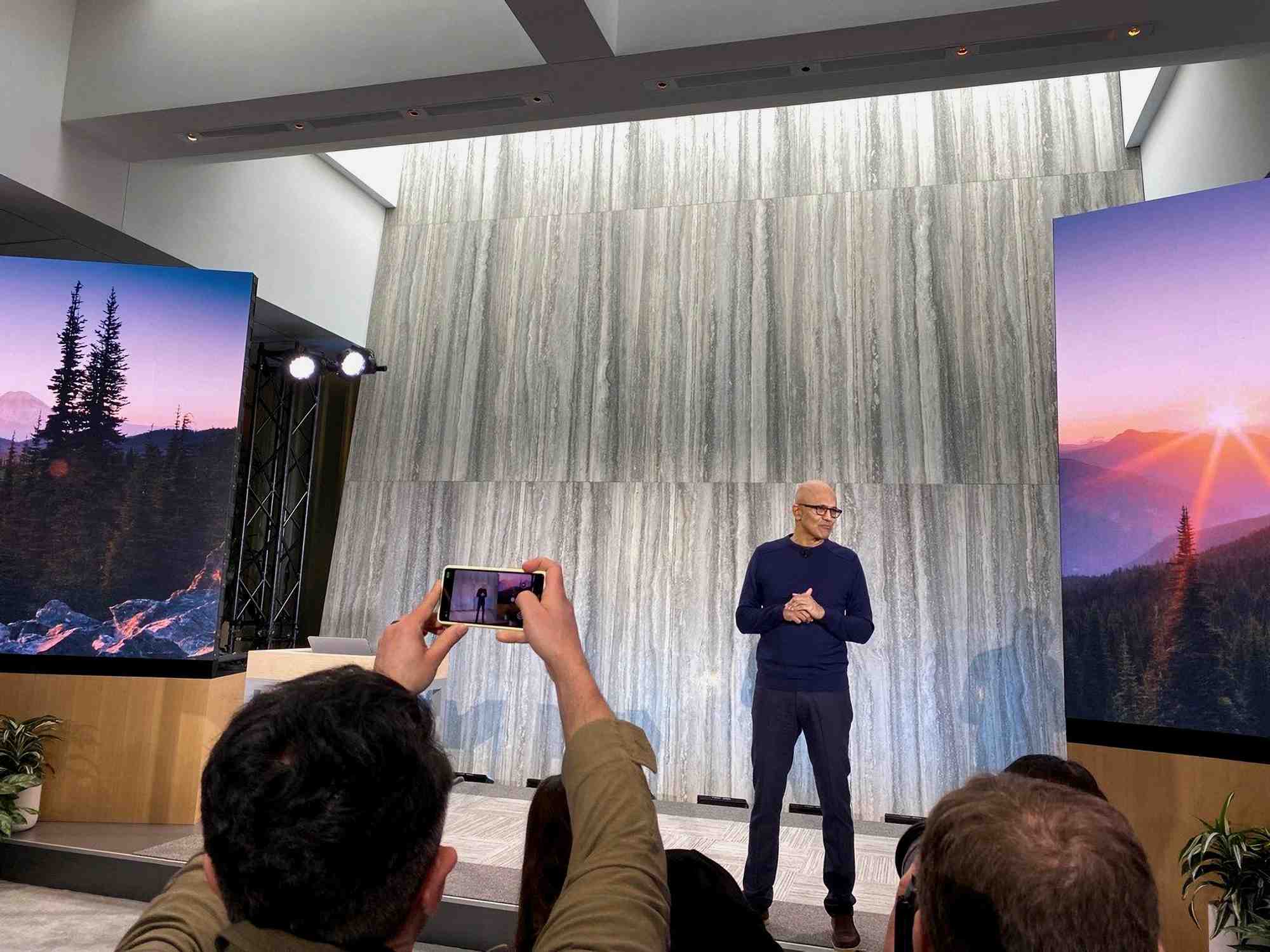 Le dg de microsoft, satya nadella