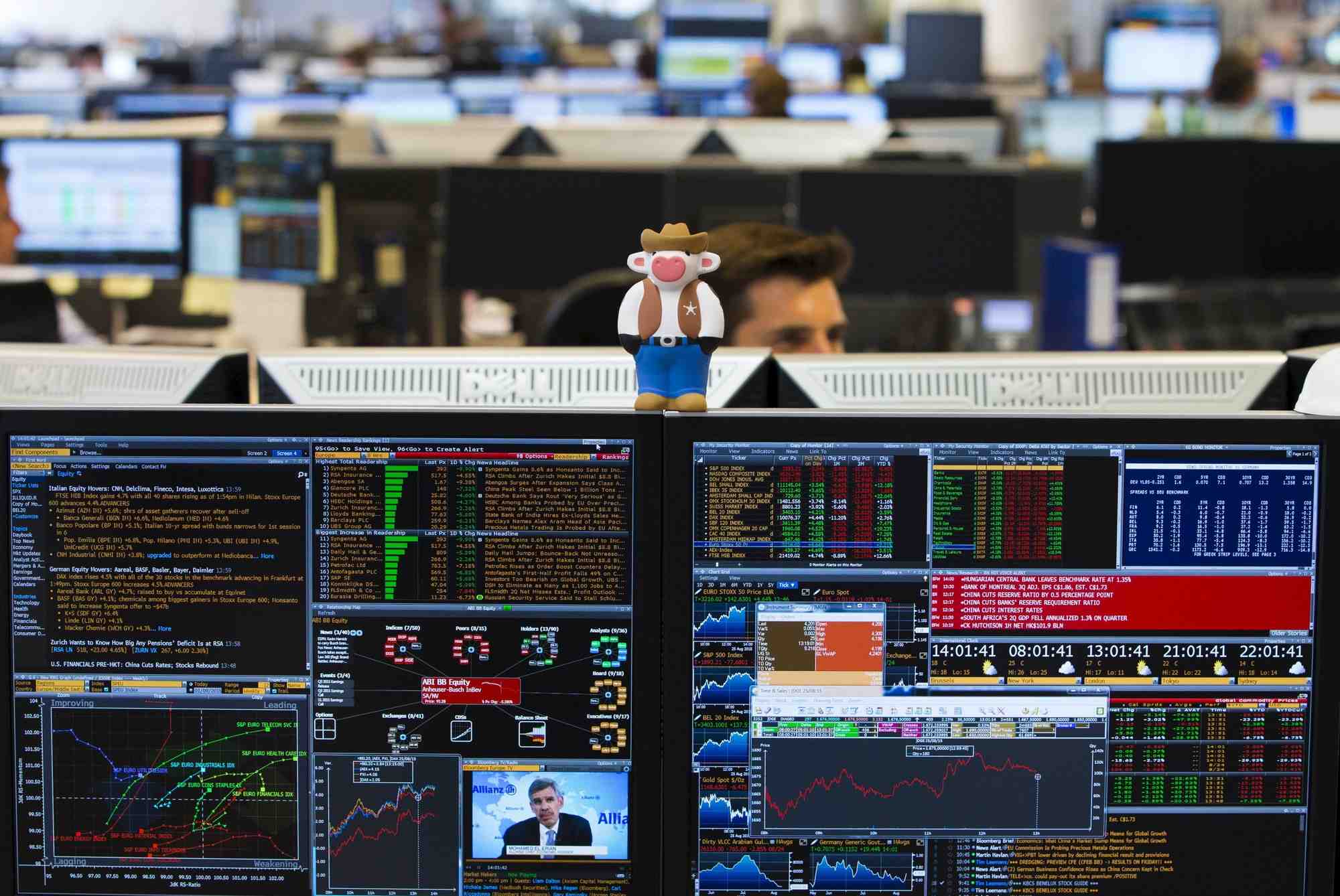 Un trader sur le parquet de la banque kbc a bruxelles, en belgique