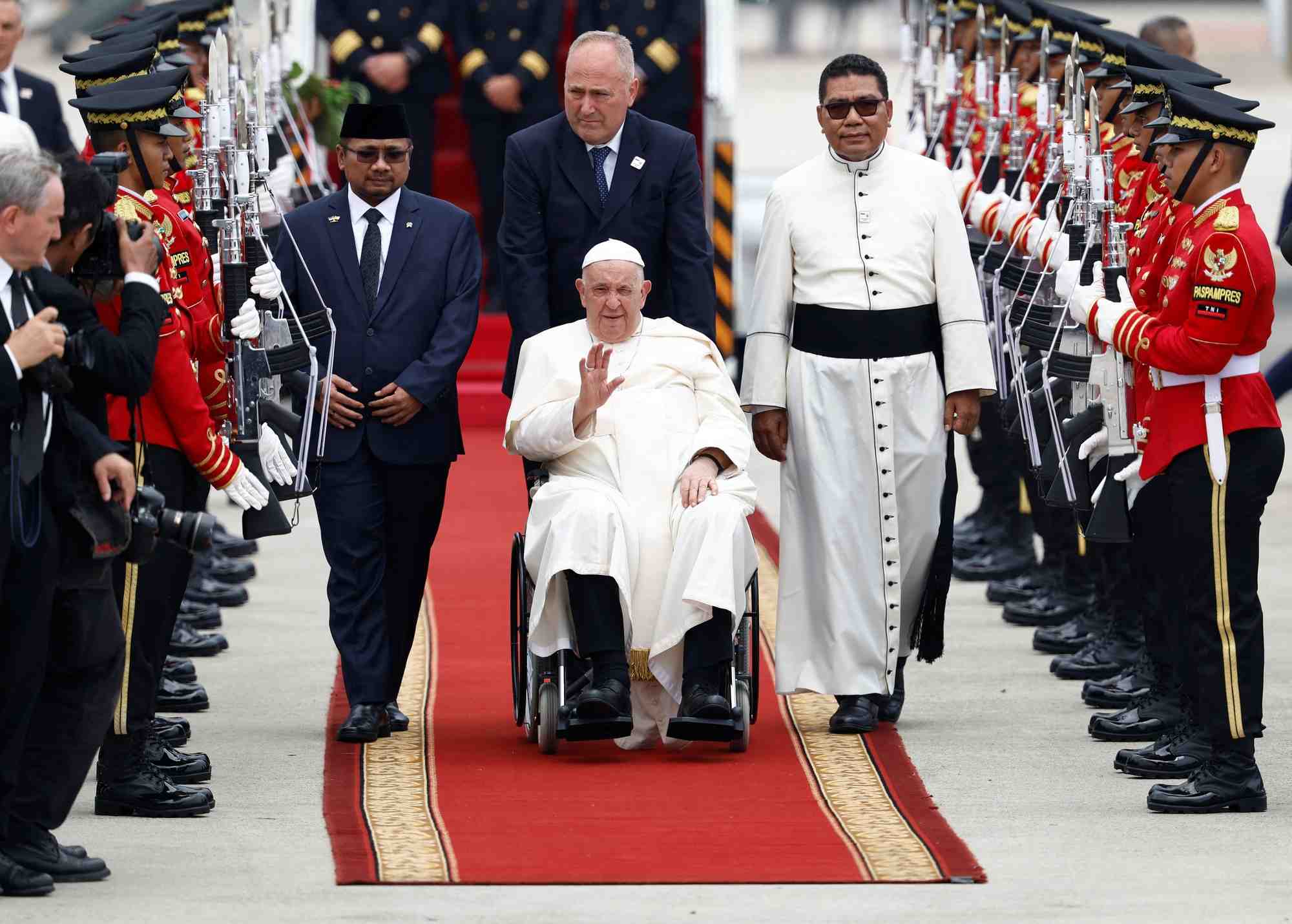 Le pape francois visite l'indonesie