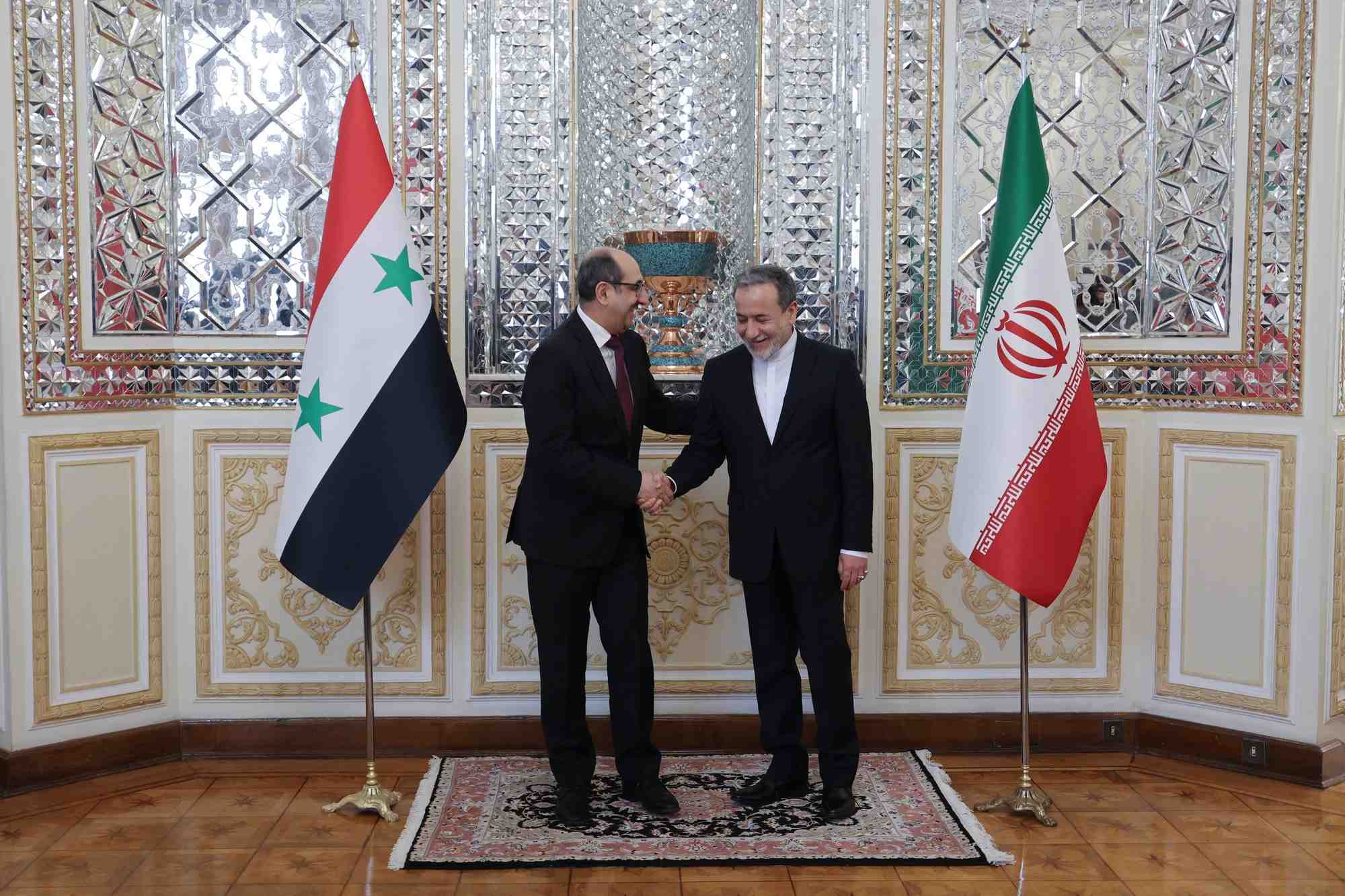 Le ministre iranien des affaires etrangeres abbas araghchi rencontre le ministre syrien des affaires etrangeres et des expatries bassam al-sabbagh a teheran