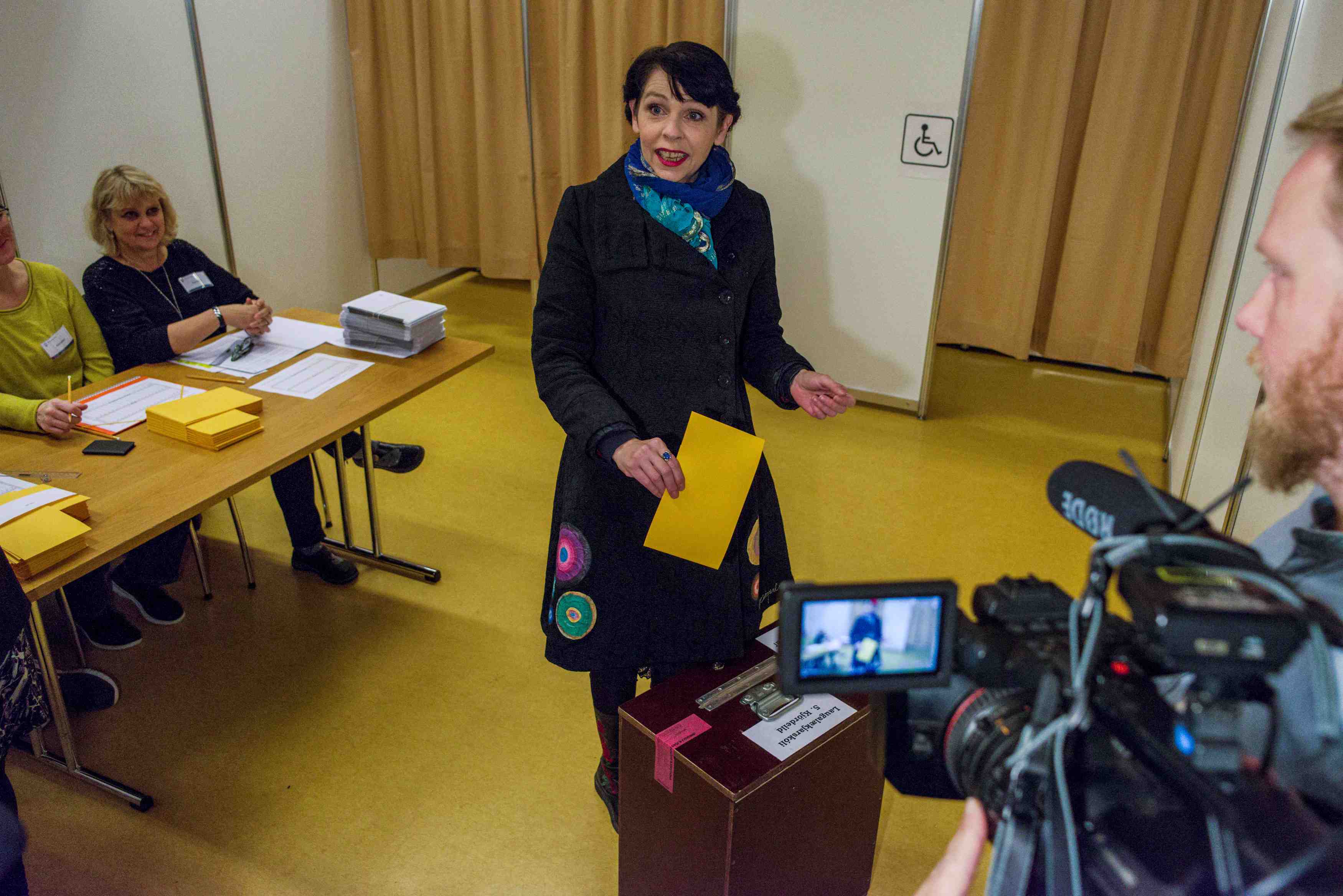 Le parti pirate favori des legislatives en islande