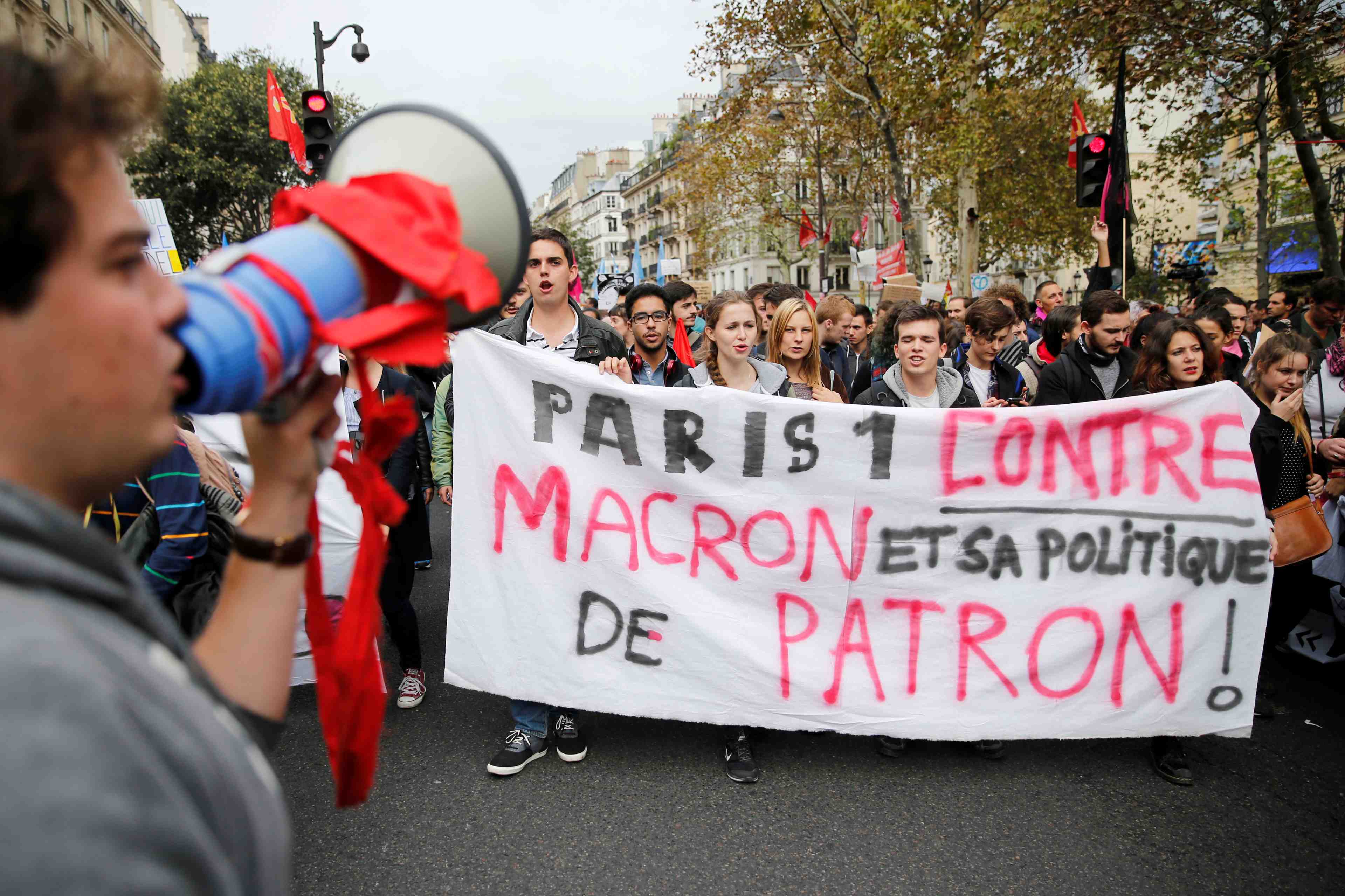 Les francais estiment que macron avantage les riches