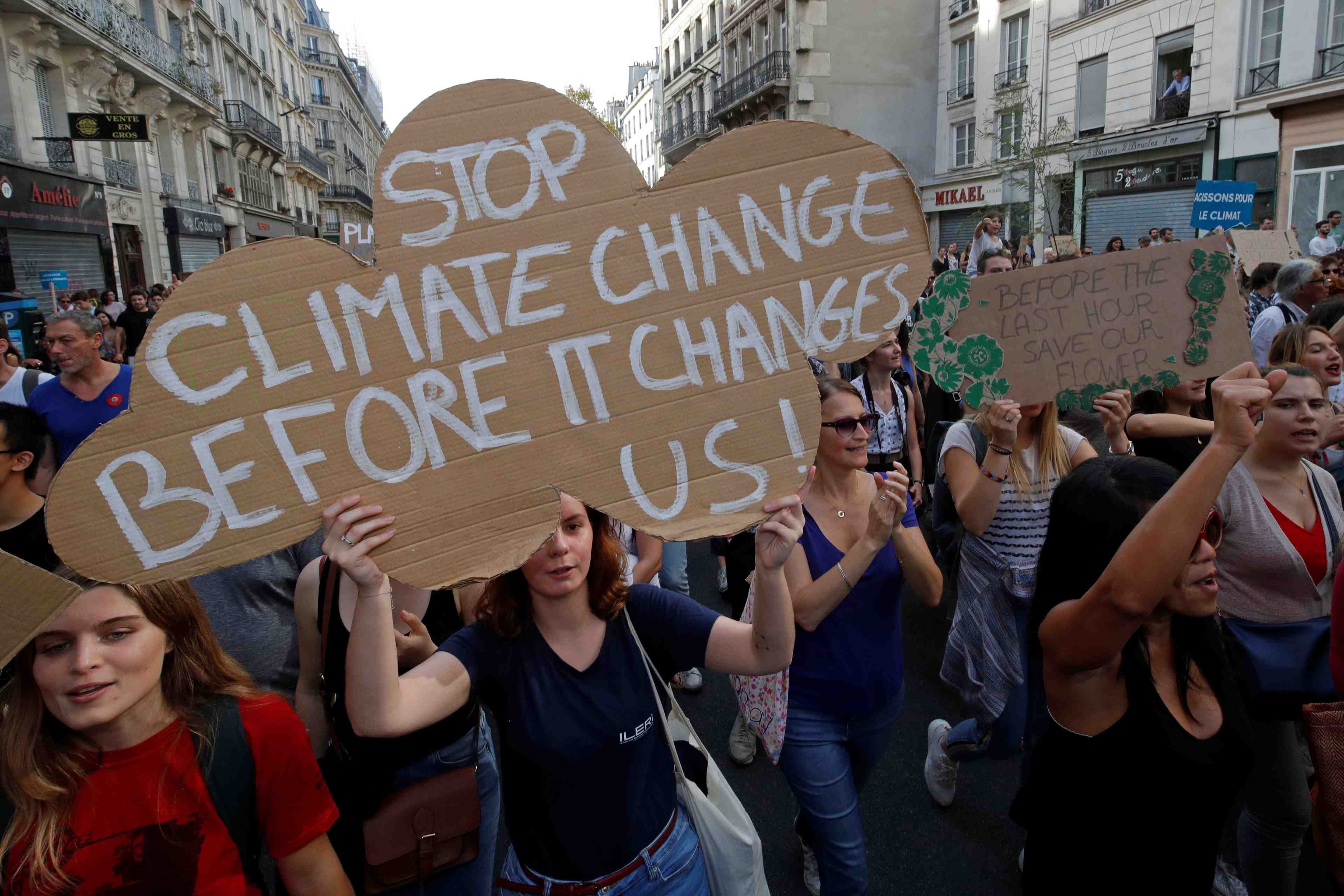 Plus de 12.000 participants a la "marche pour le climat" a paris